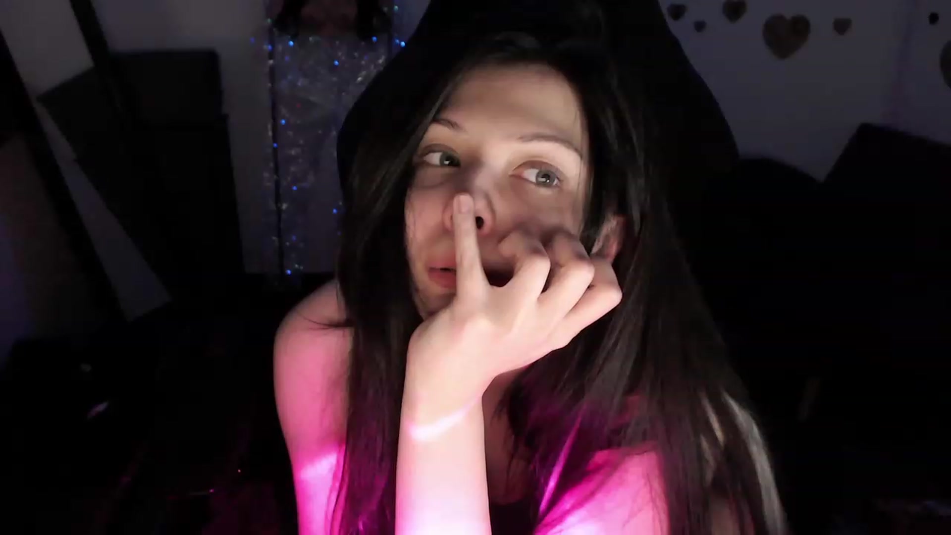 Gallery image thumbnail from dRoomToAvoi's myfreecams stream on, 07/26/2023, 05:41 image 10 of 20
