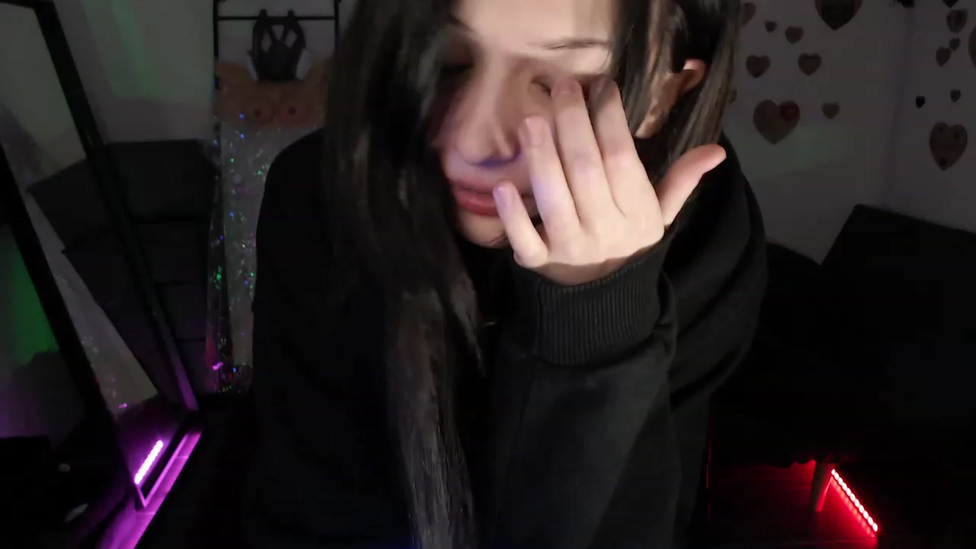 Gallery image thumbnail from dRoomToAvoi's myfreecams stream on, 07/26/2023, 05:41 image 1 of 20