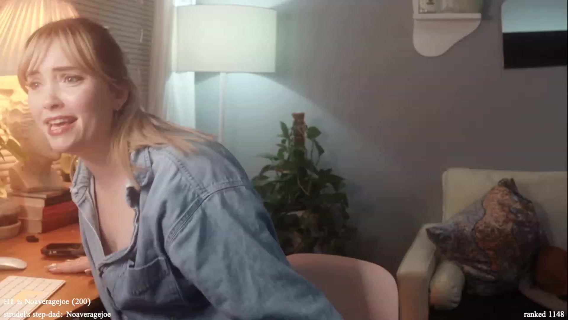 Gallery image thumbnail from daddyissues's myfreecams stream on, 12/04/2023, 24:30 image 13 of 20