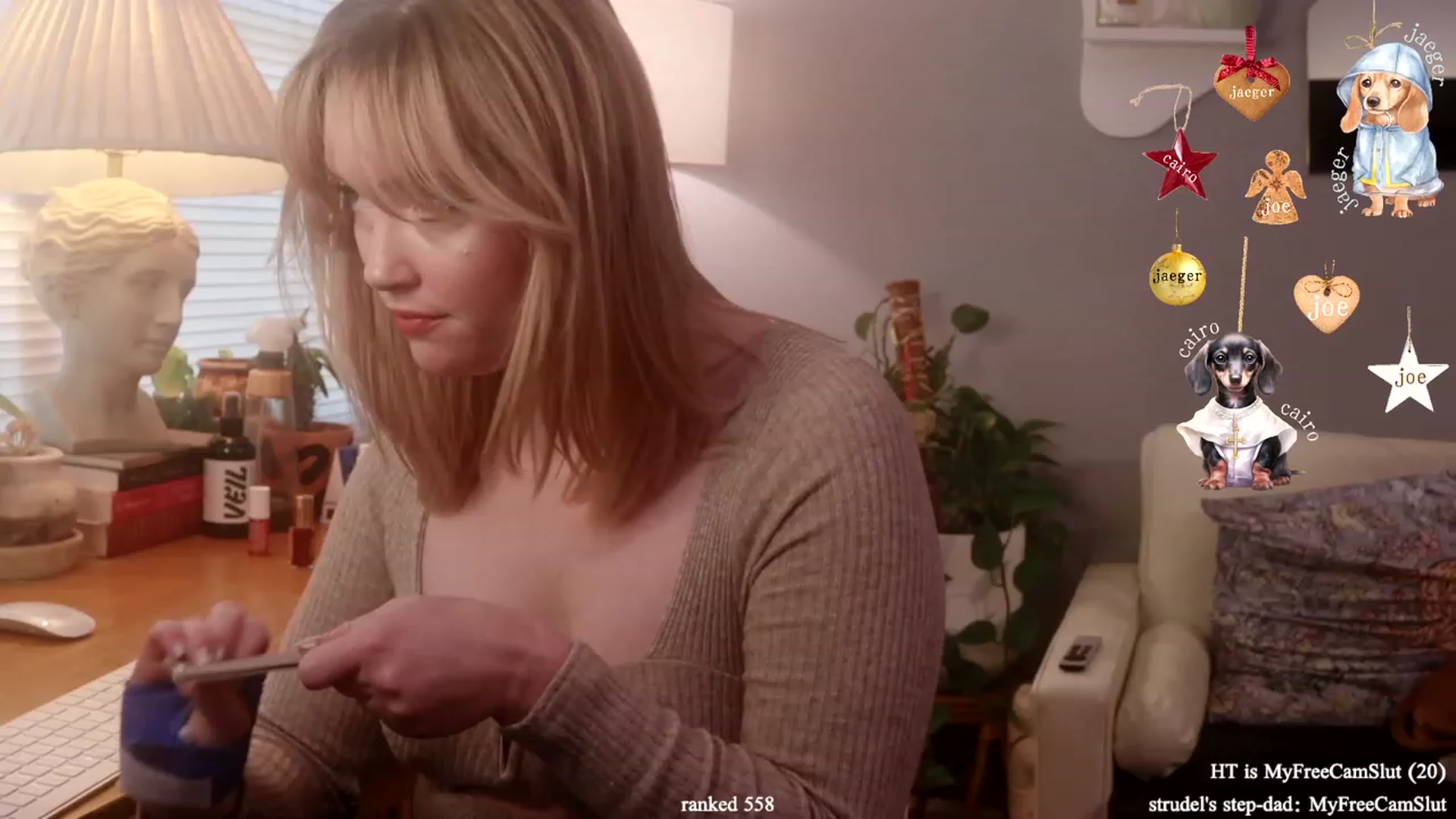 Gallery image thumbnail from daddyissues's myfreecams stream on, 12/15/2023, 17:32 image 4 of 20