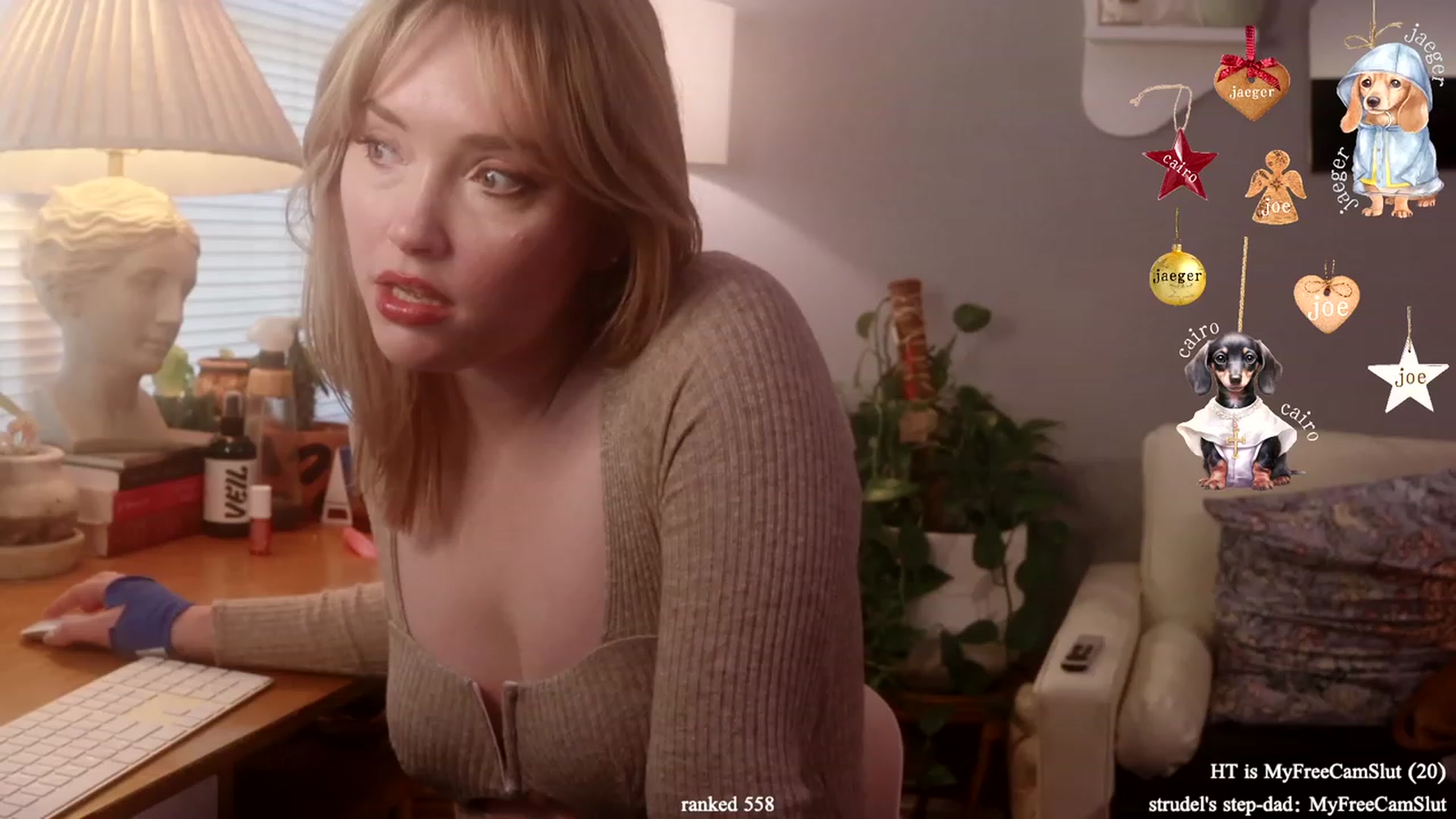 Gallery image thumbnail from daddyissues's myfreecams stream on, 12/15/2023, 17:32 image 5 of 20