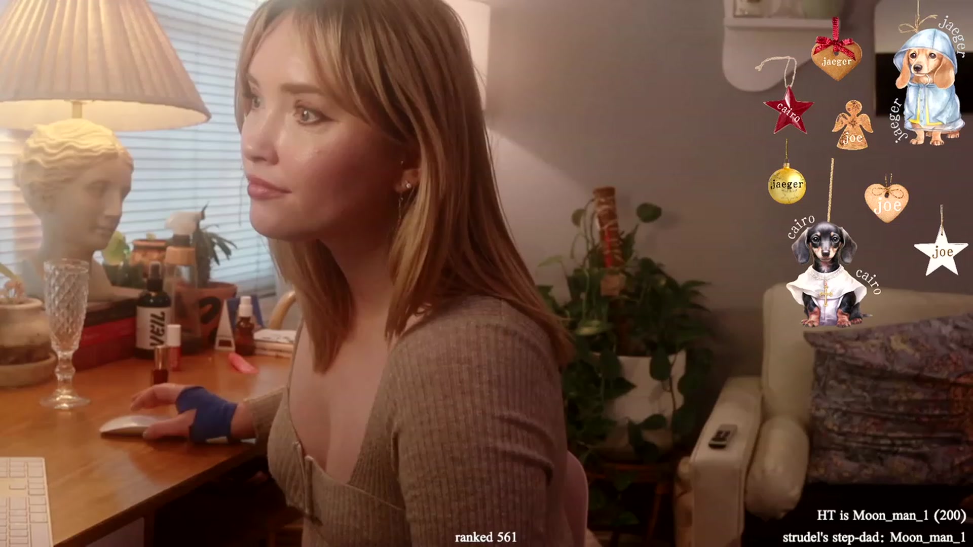 Gallery image thumbnail from daddyissues's myfreecams stream on, 12/15/2023, 19:37 image 13 of 20