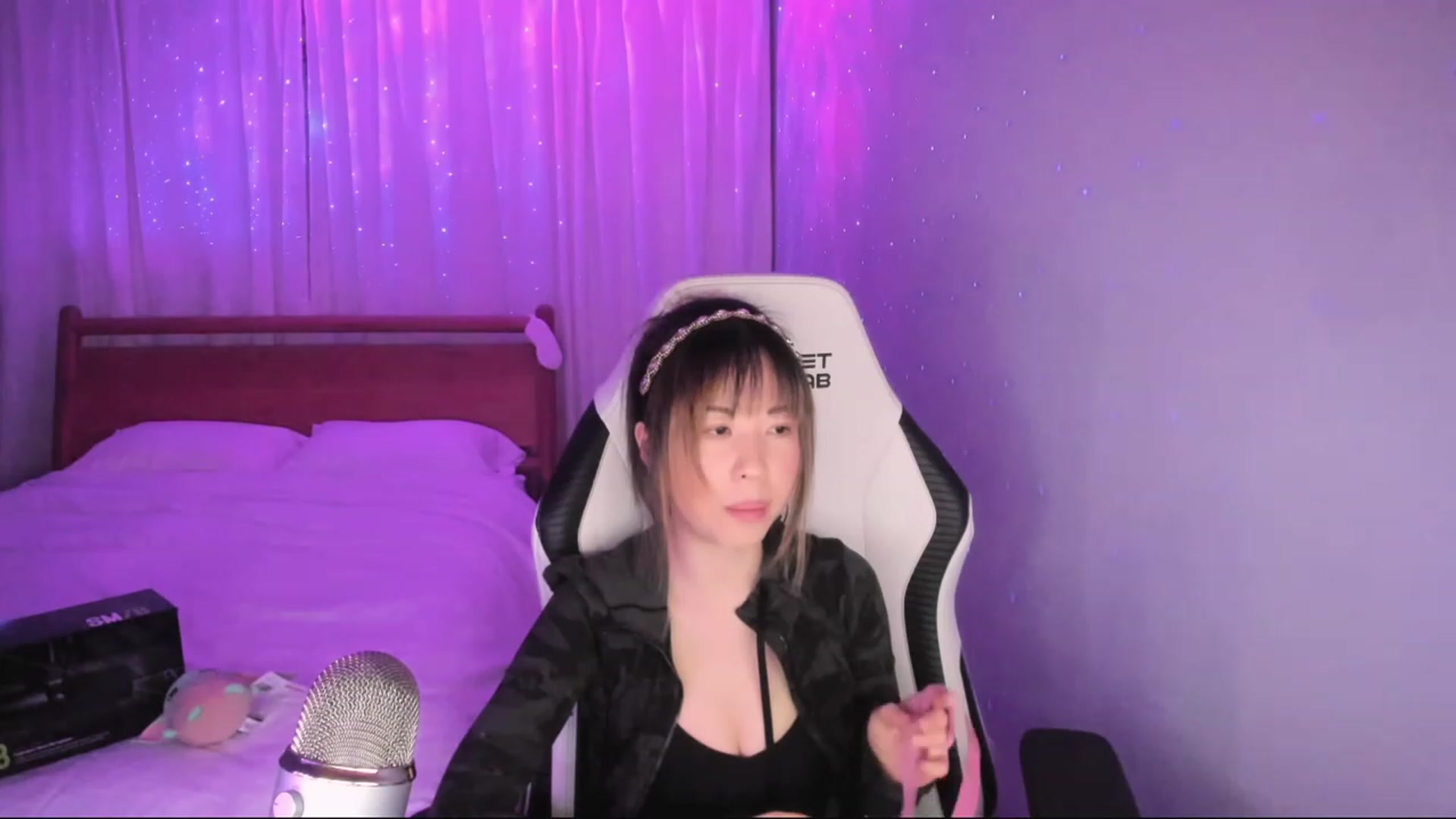 Gallery image thumbnail from daisiee's myfreecams stream on, 01/26/2024, 02:13 image 16 of 20