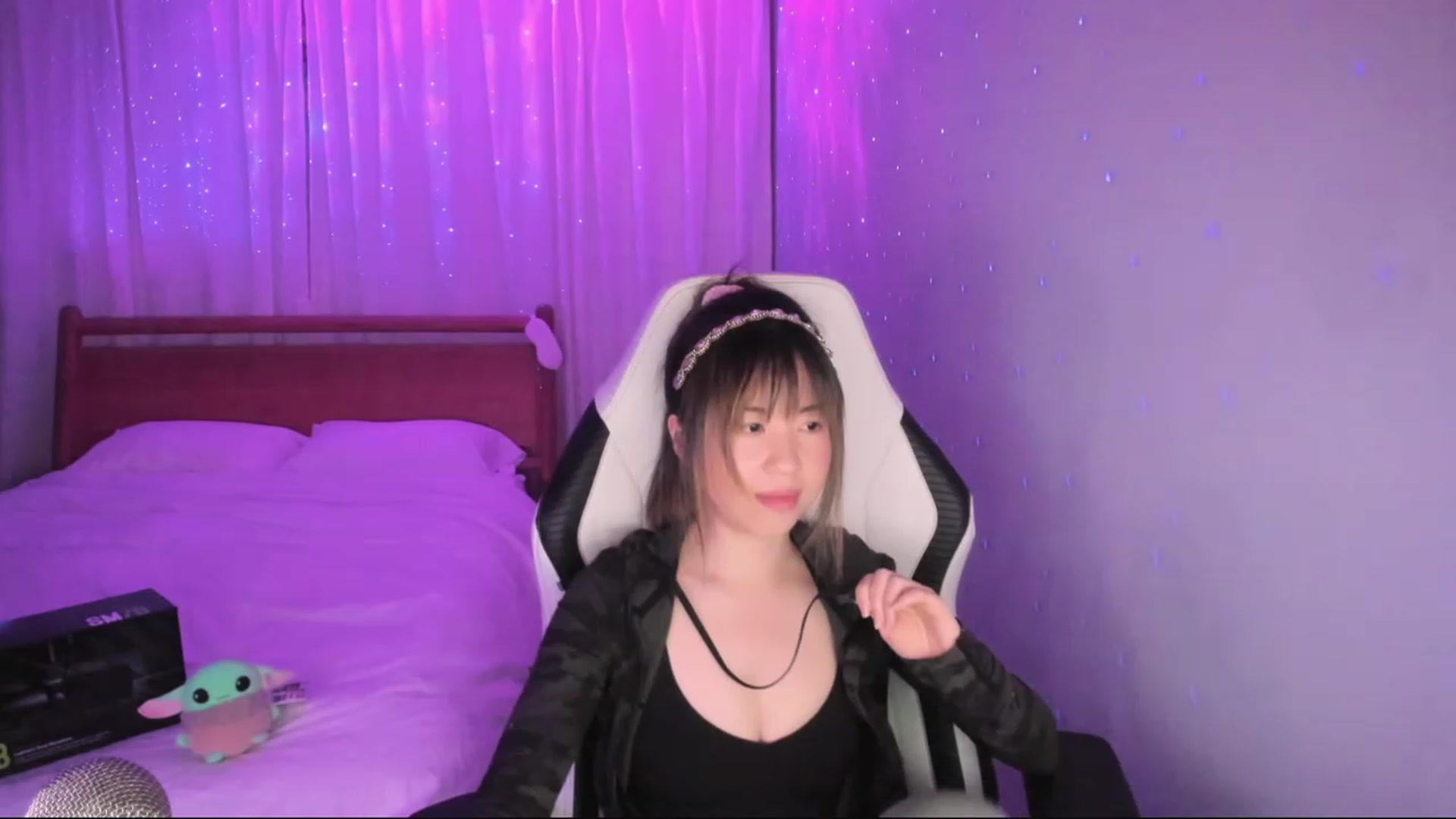 Gallery image thumbnail from daisiee's myfreecams stream on, 01/26/2024, 02:13 image 4 of 20