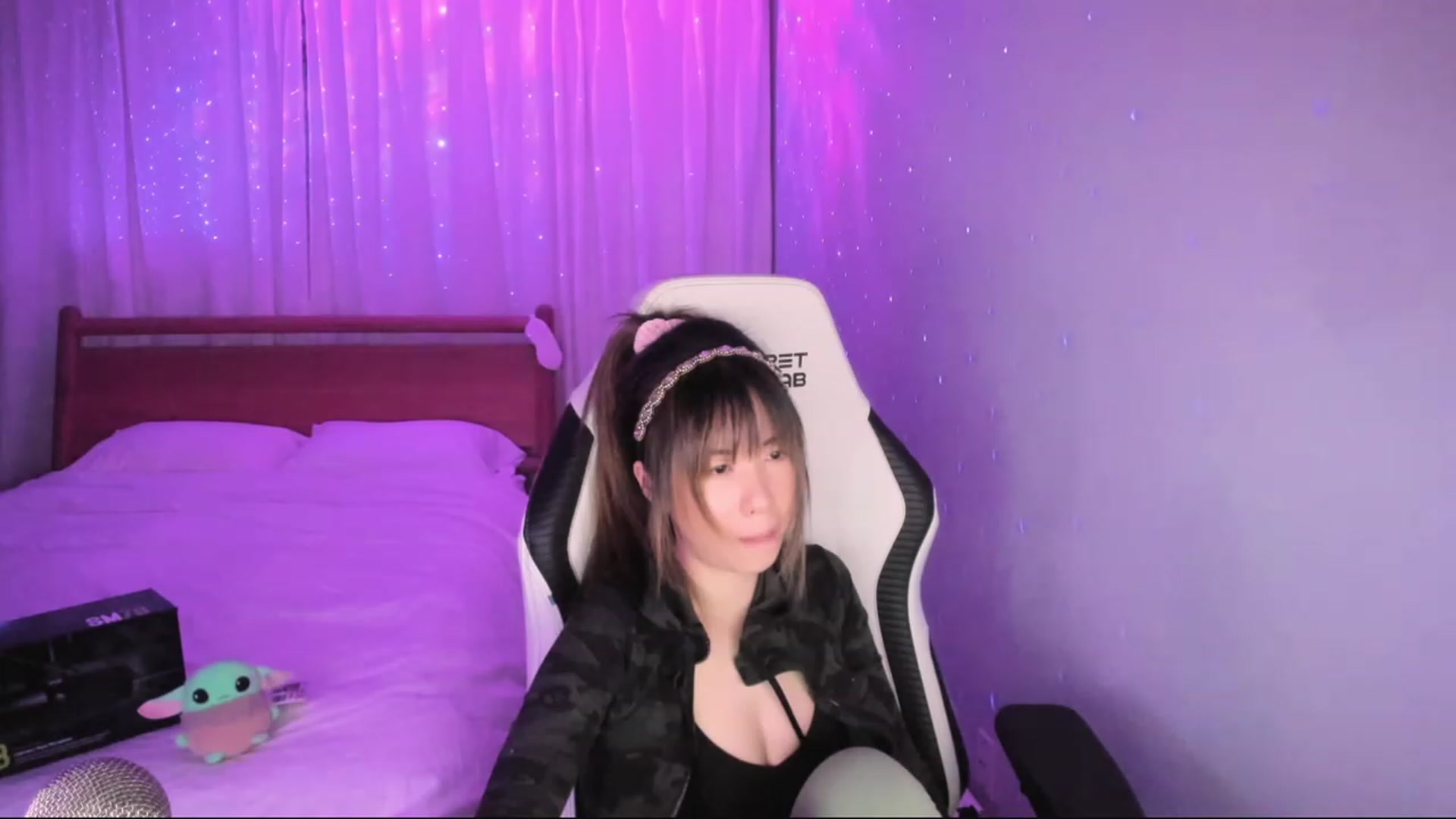 Gallery image thumbnail from daisiee's myfreecams stream on, 01/26/2024, 02:13 image 7 of 20