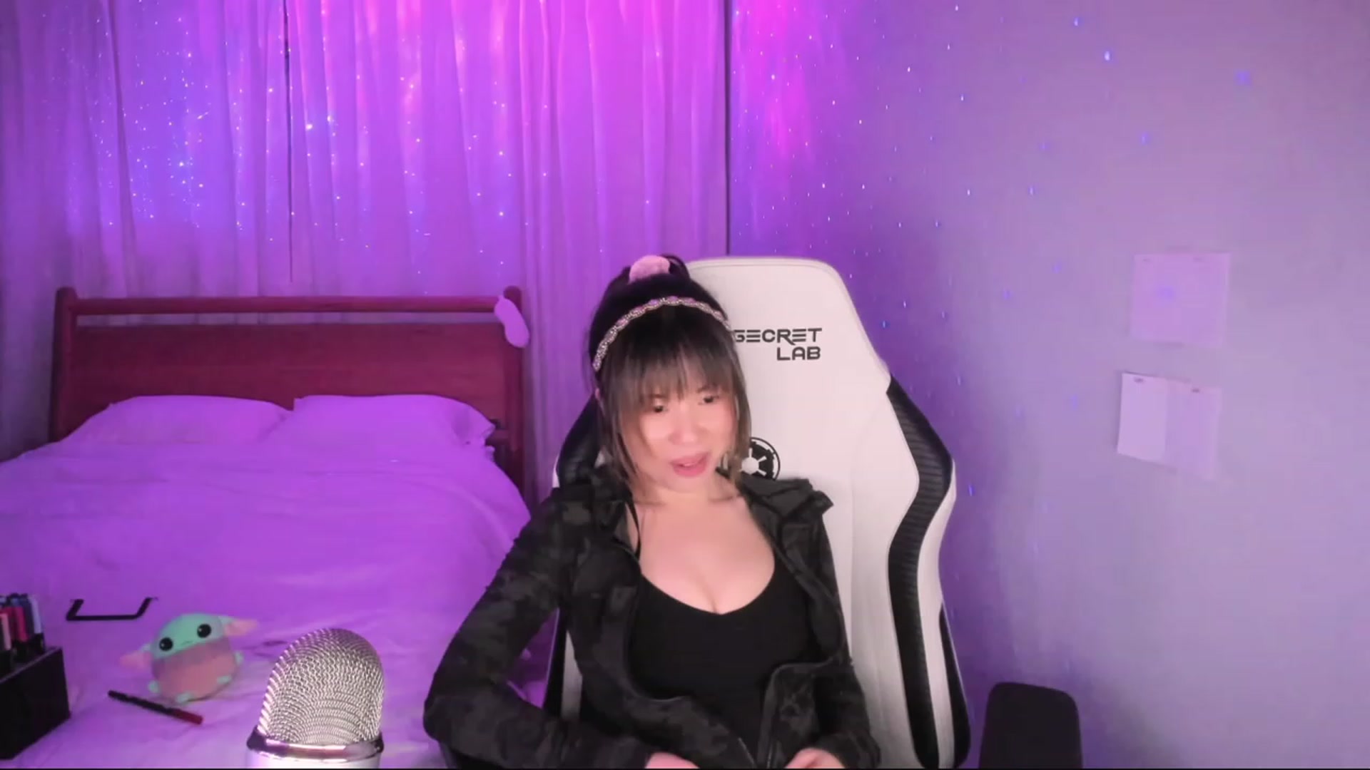 Gallery image thumbnail from daisiee's myfreecams stream on, 01/26/2024, 04:02 image 6 of 20