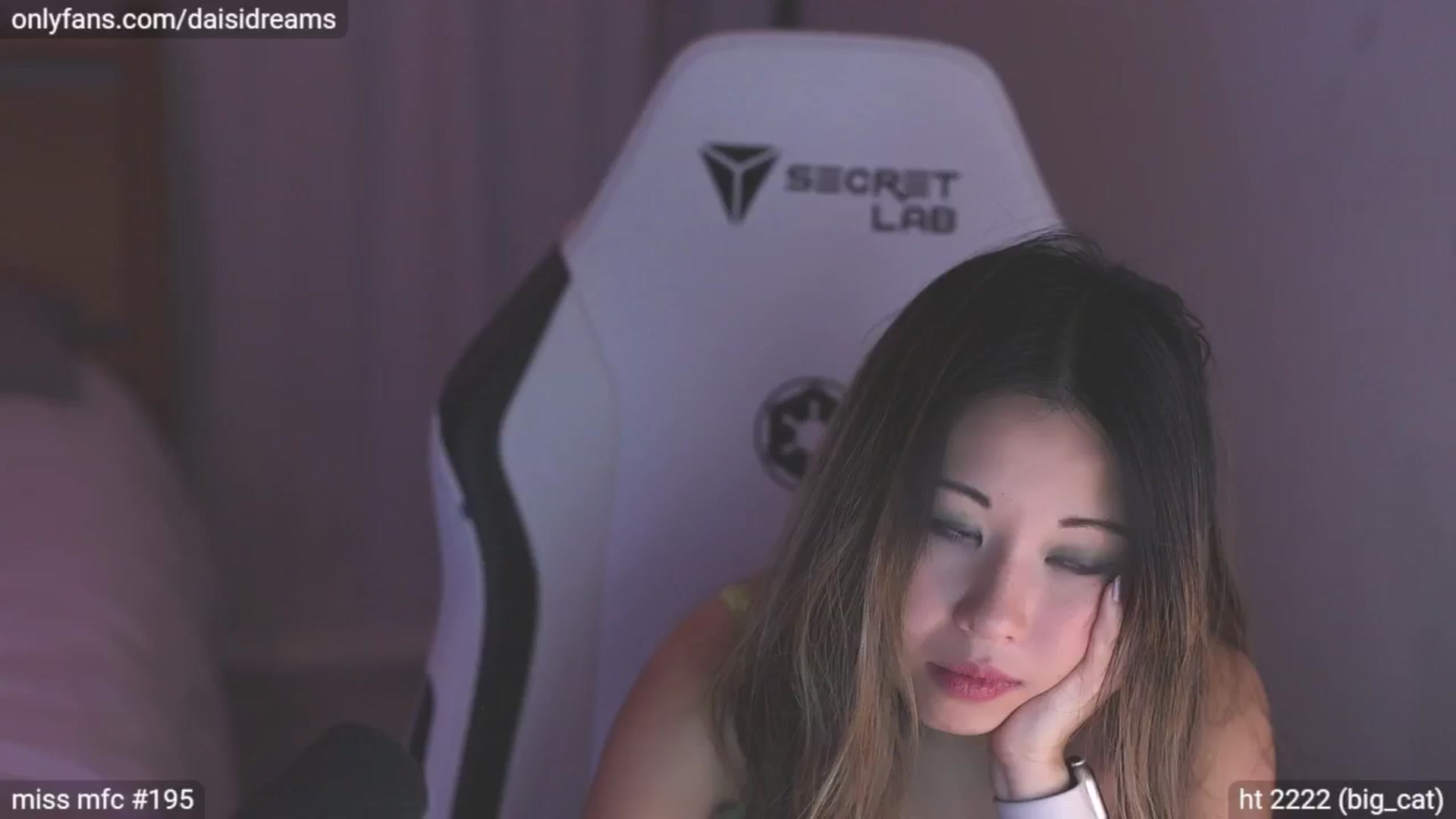 Gallery image thumbnail from daisii's myfreecams stream on, 06/29/2024, 04:03 image 18 of 20