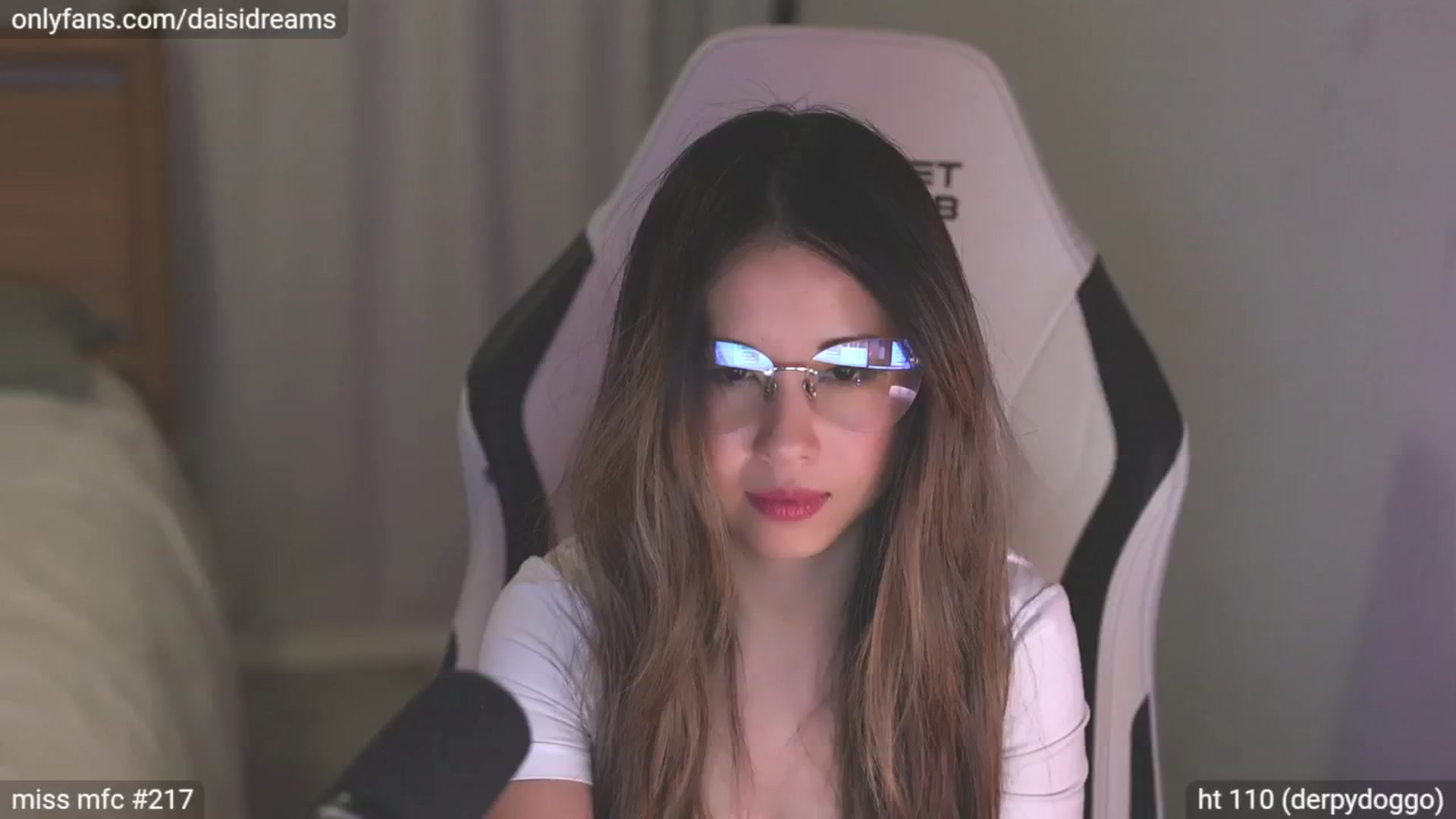 Gallery image thumbnail from daisii's myfreecams stream on, 06/29/2024, 04:03 image 1 of 20