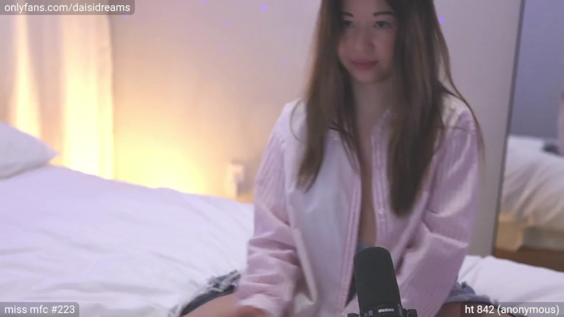 Gallery image thumbnail from daisii's myfreecams stream on, 07/01/2024, 01:01 image 19 of 20