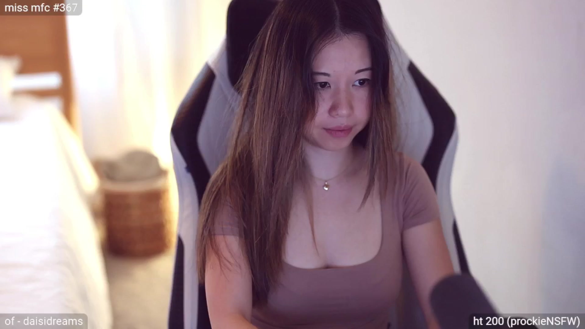 Gallery image thumbnail from daisii's myfreecams stream on, 07/19/2024, 24:49 image 10 of 20
