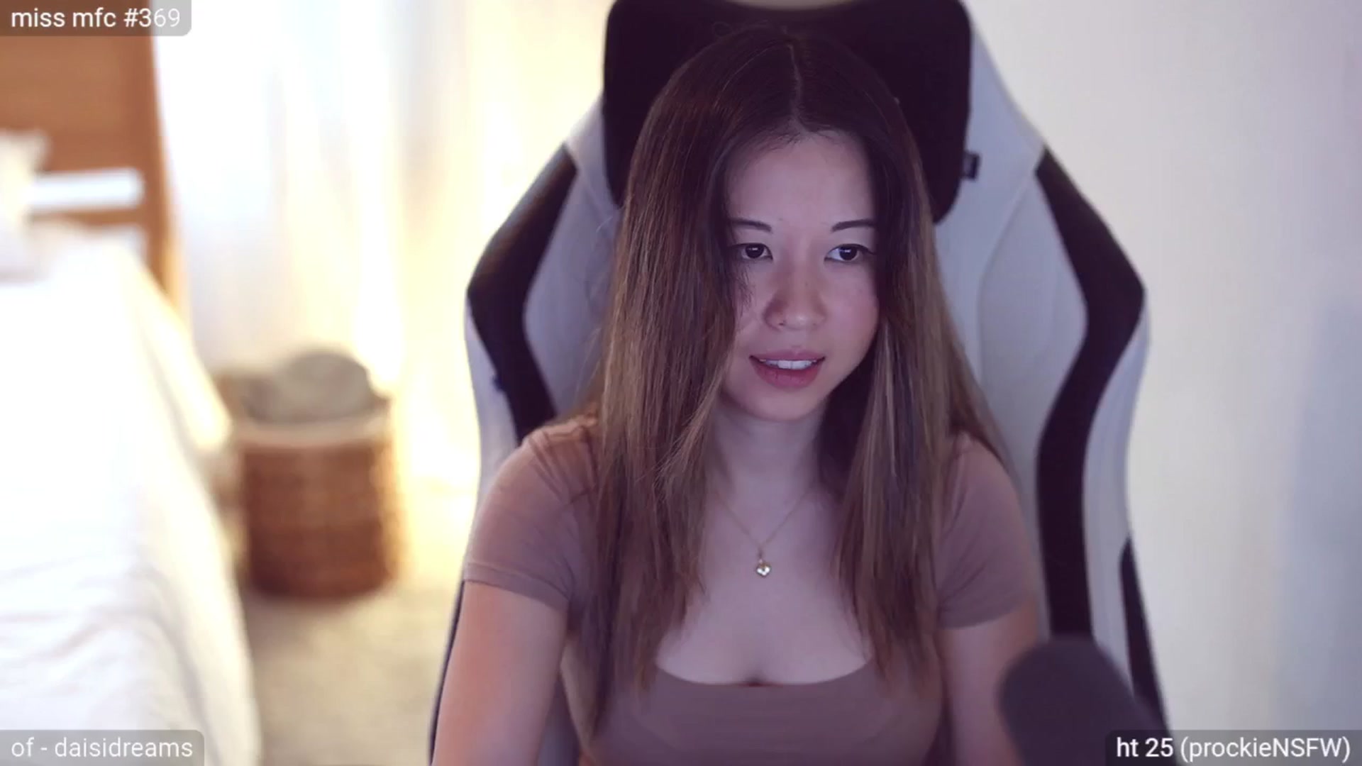 Gallery image thumbnail from daisii's myfreecams stream on, 07/19/2024, 24:49 image 5 of 20