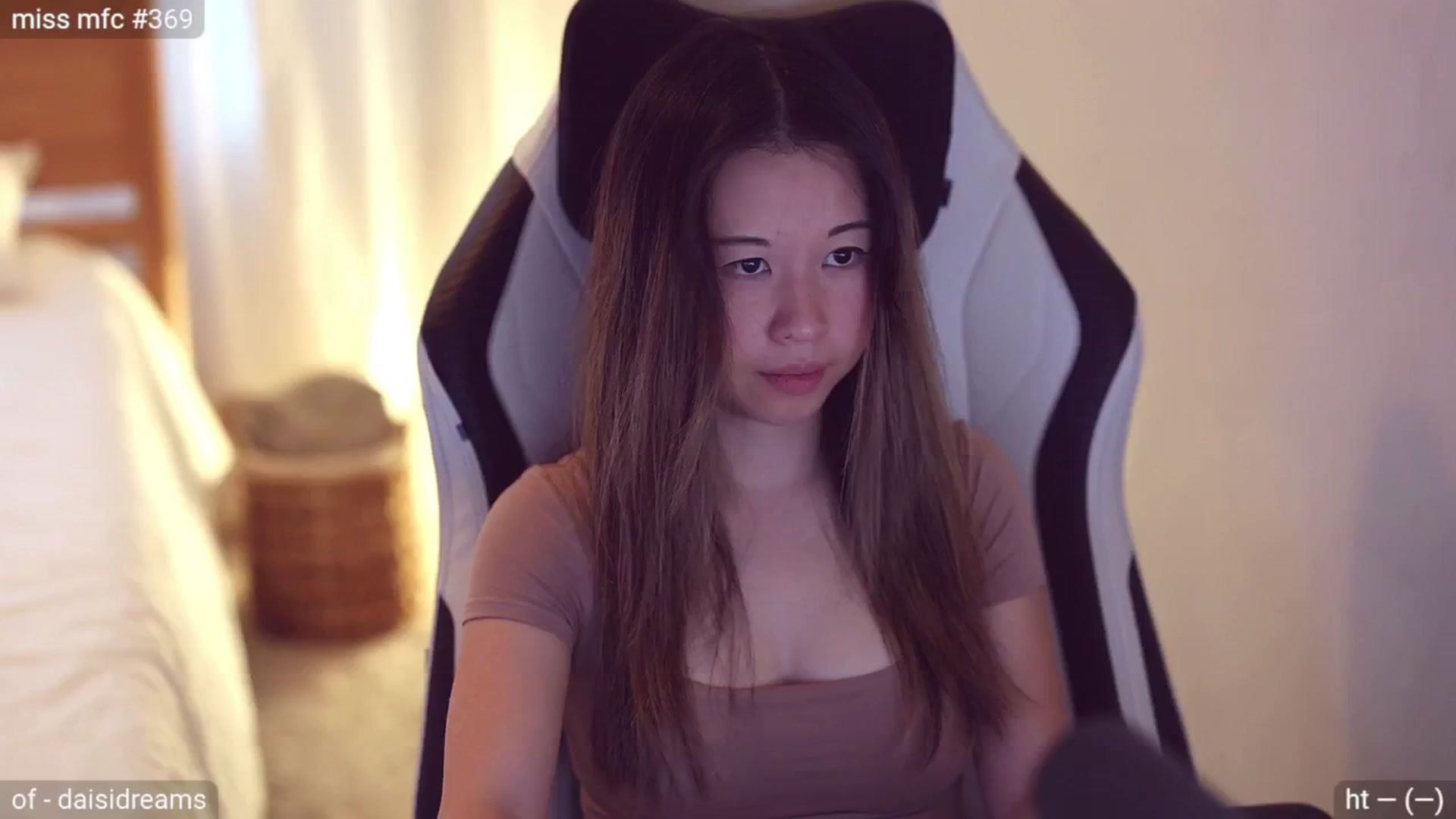 Gallery image thumbnail from daisii's myfreecams stream on, 07/19/2024, 24:49 image 1 of 20