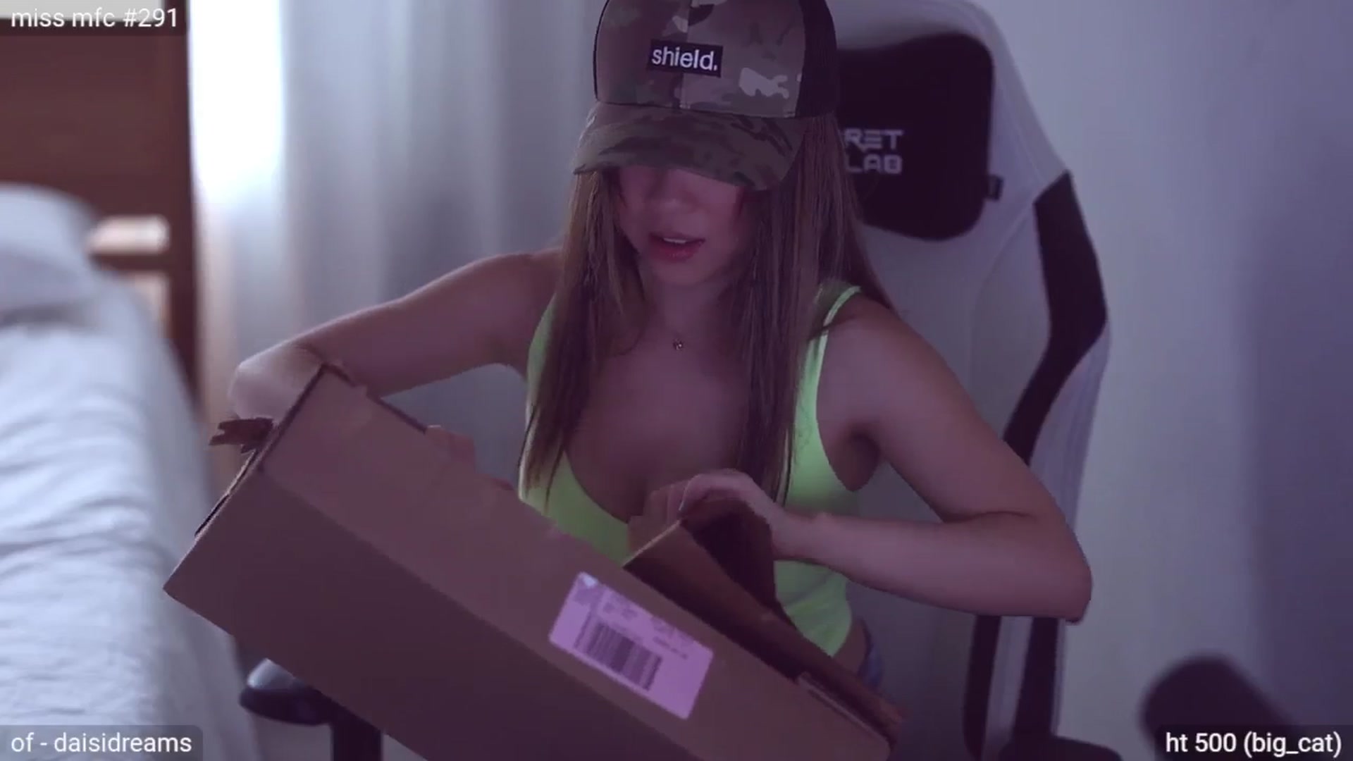 Gallery image thumbnail from daisii's myfreecams stream on, 07/20/2024, 24:32 image 11 of 20