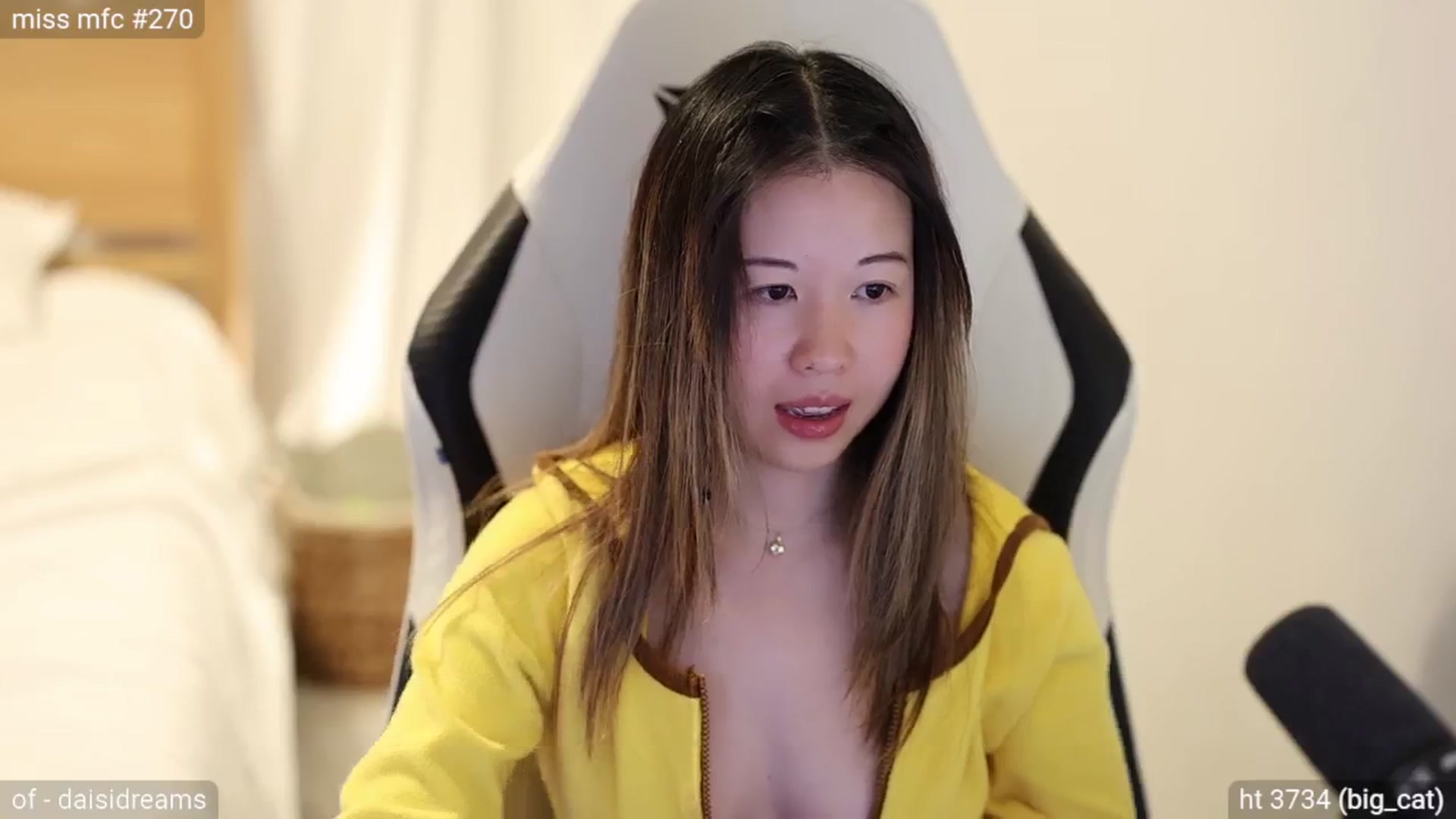 Gallery image thumbnail from daisii's myfreecams stream on, 07/21/2024, 04:49 image 17 of 20