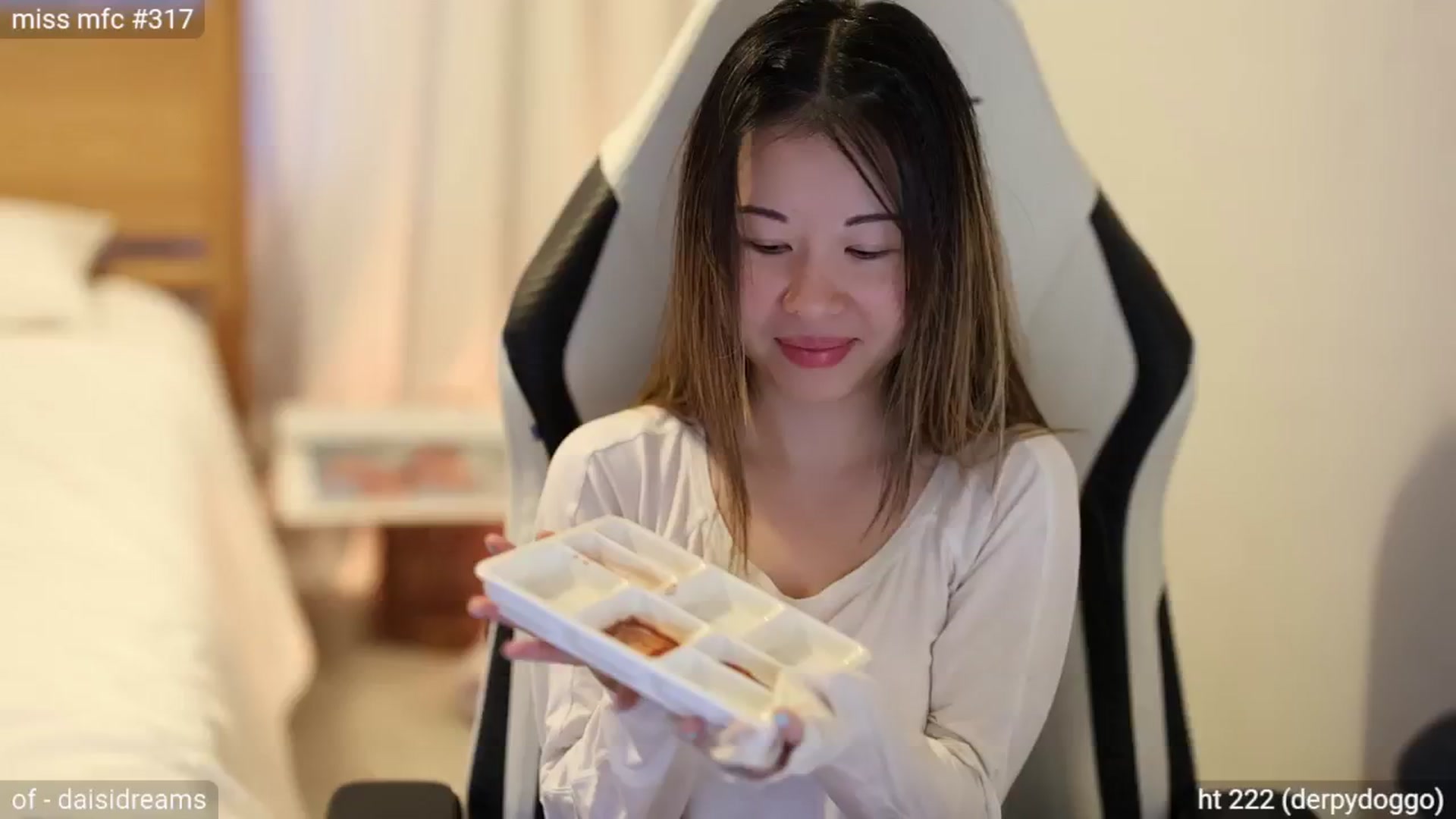 Gallery image thumbnail from daisii's myfreecams stream on, 07/23/2024, 02:47 image 2 of 20