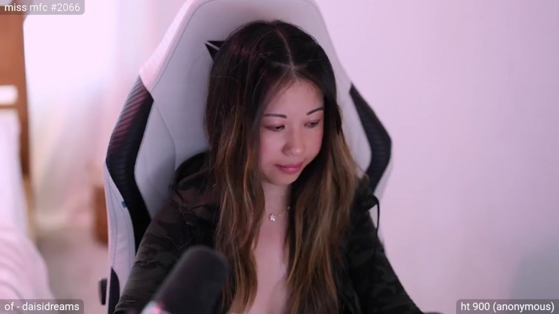 Gallery image thumbnail from daisii's myfreecams stream on, 08/07/2024, 23:12 image 17 of 20