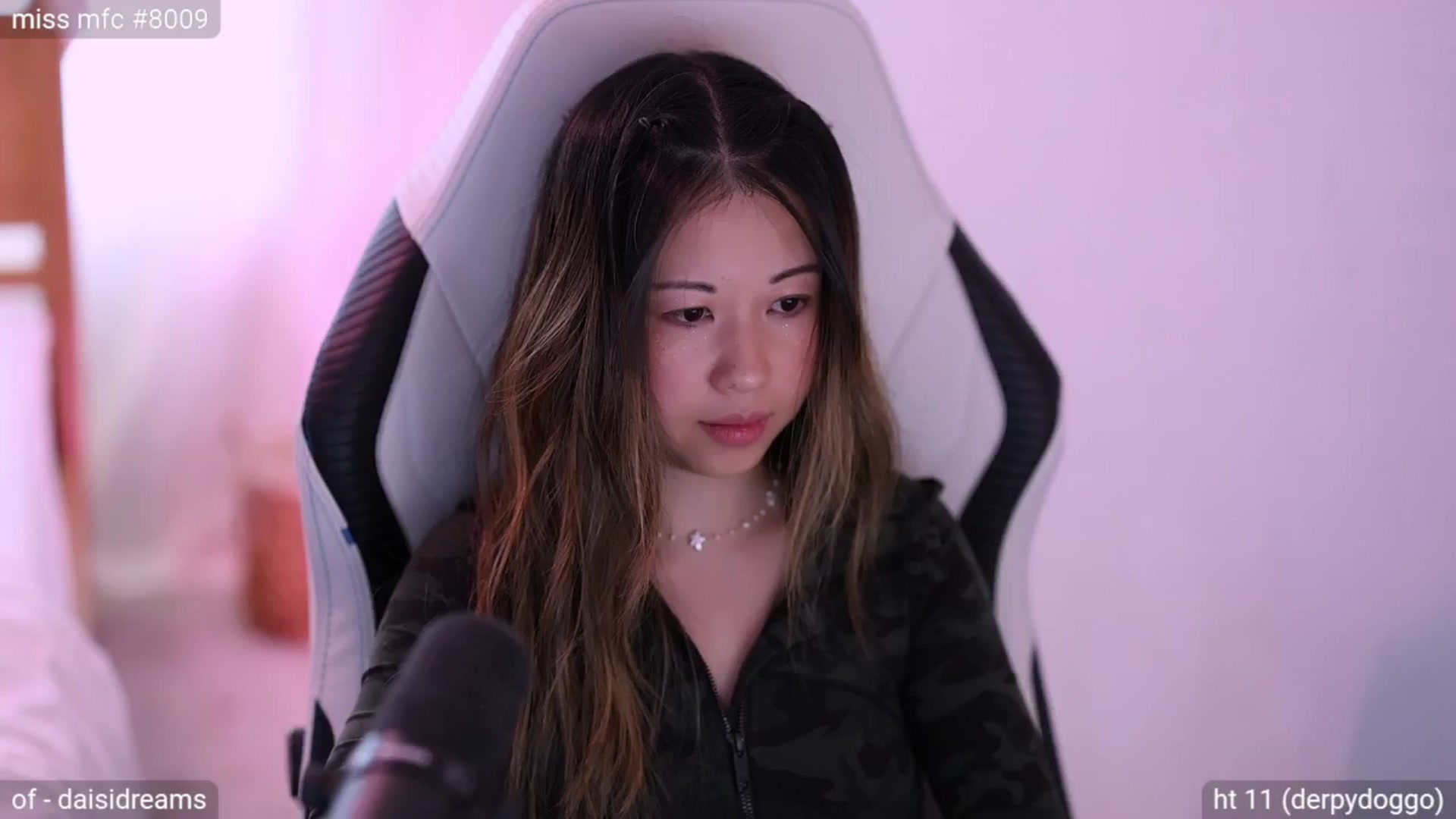 Gallery image thumbnail from daisii's myfreecams stream on, 08/07/2024, 23:12 image 5 of 20