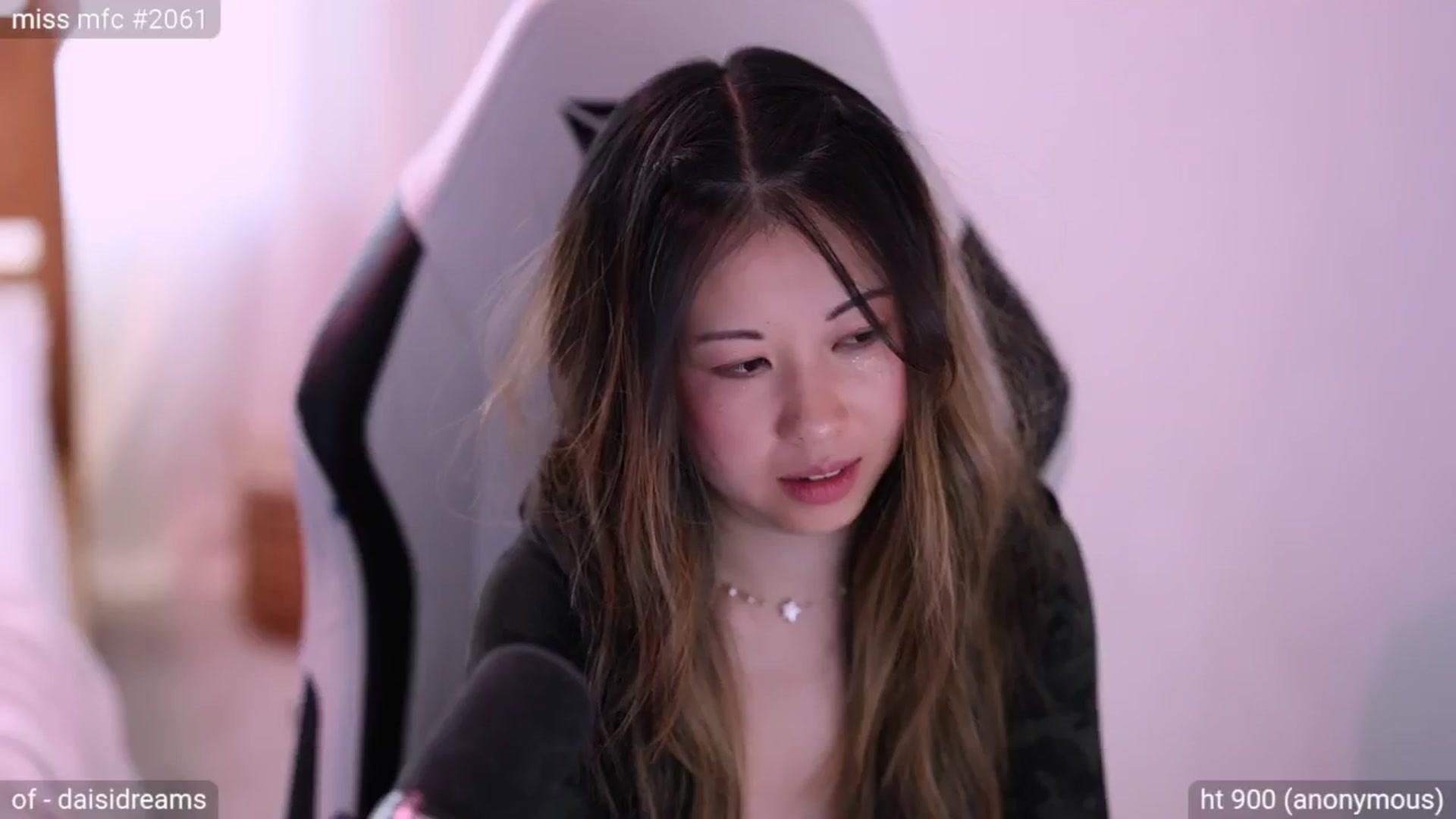Gallery image thumbnail from daisii's myfreecams stream on, 08/07/2024, 23:12 image 18 of 20