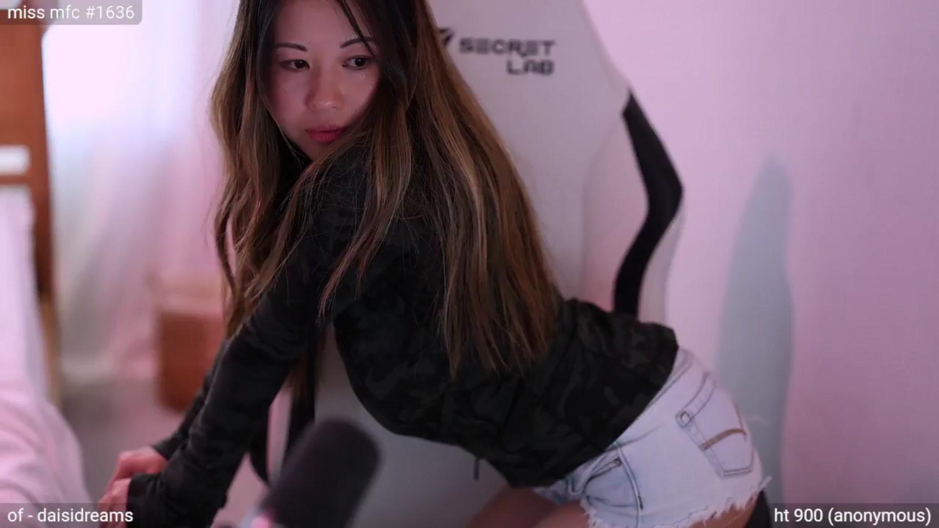 Gallery image thumbnail from daisii's myfreecams stream on, 08/07/2024, 23:20 image 2 of 20