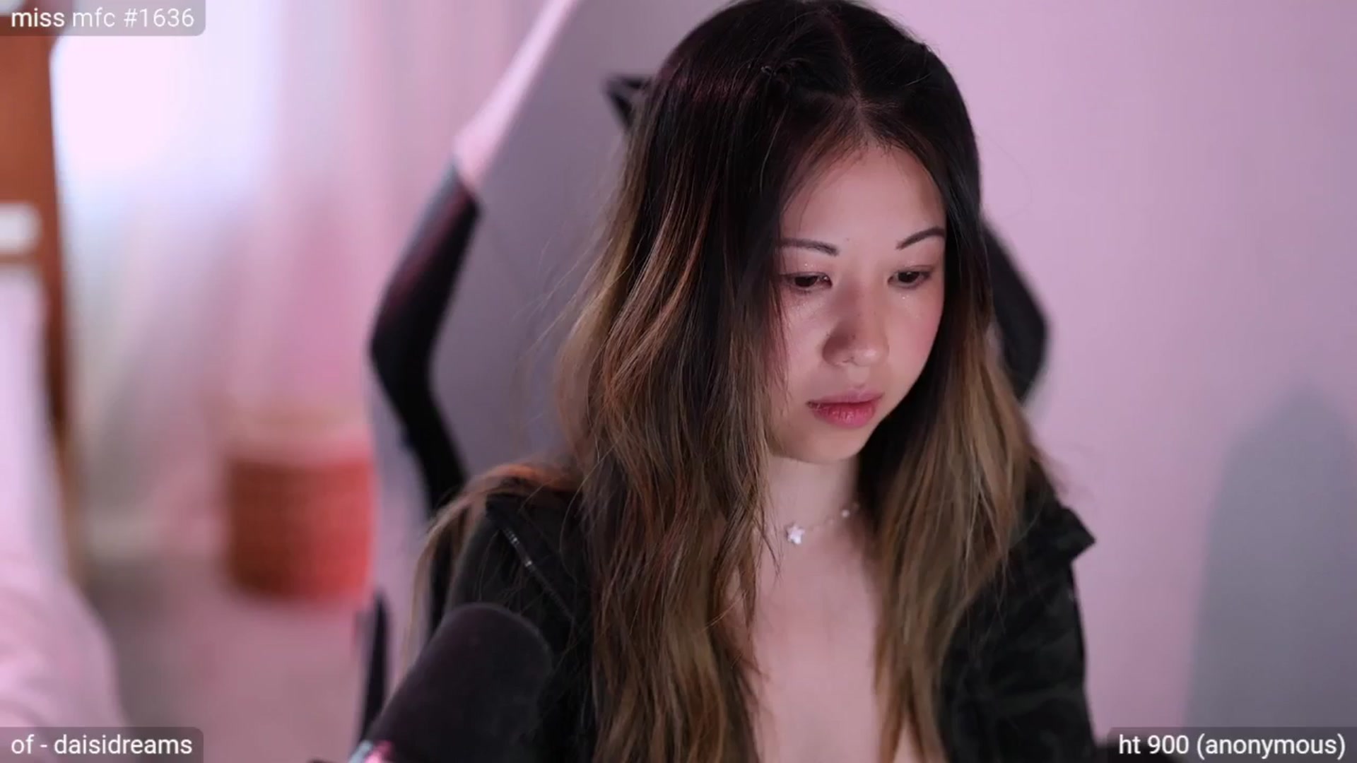 Gallery image thumbnail from daisii's myfreecams stream on, 08/07/2024, 23:20 image 6 of 20