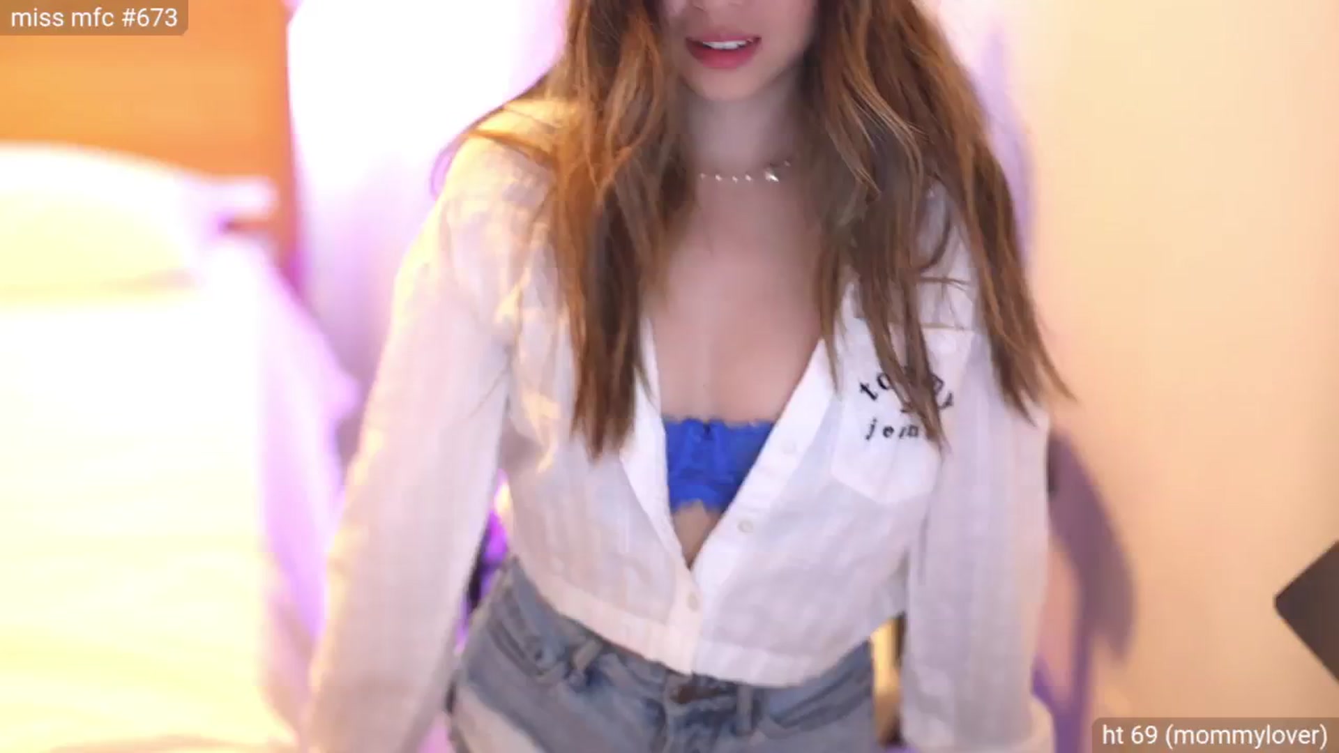 Gallery image thumbnail from daisii's myfreecams stream on, 08/12/2024, 24:31 image 6 of 20