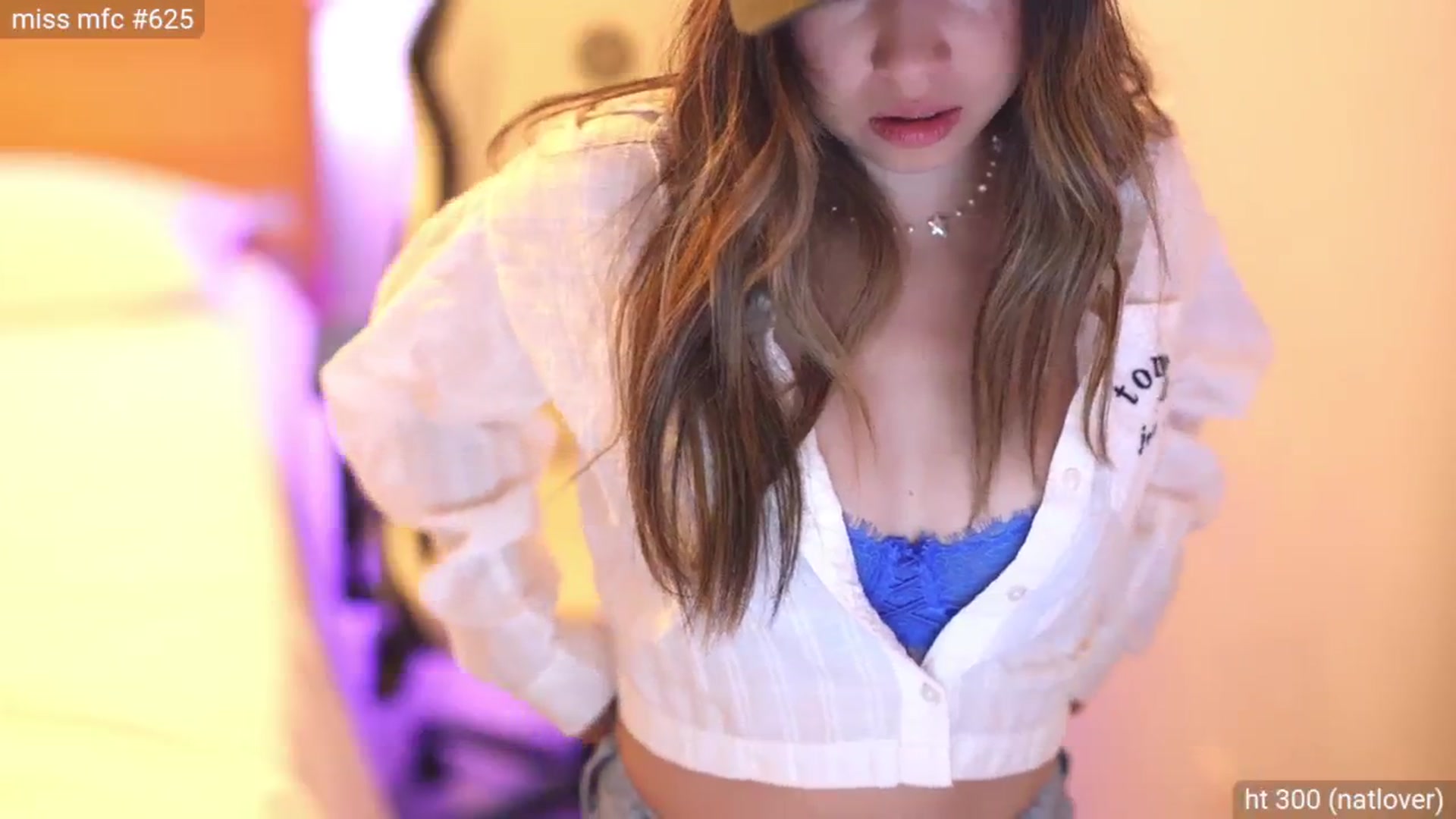 Gallery image thumbnail from daisii's myfreecams stream on, 08/12/2024, 24:31 image 17 of 20
