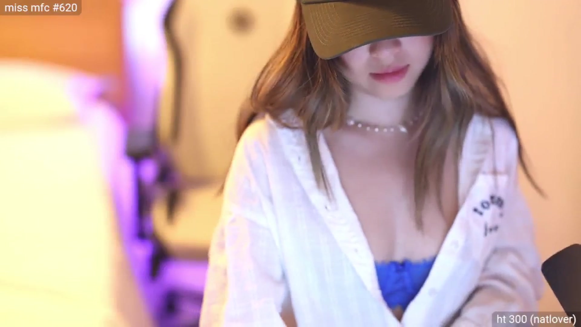 Gallery image thumbnail from daisii's myfreecams stream on, 08/12/2024, 24:31 image 18 of 20