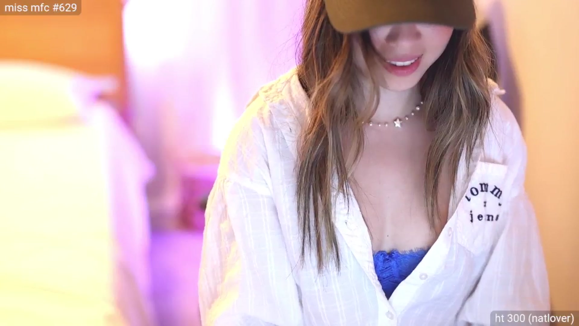 Gallery image thumbnail from daisii's myfreecams stream on, 08/12/2024, 24:31 image 14 of 20