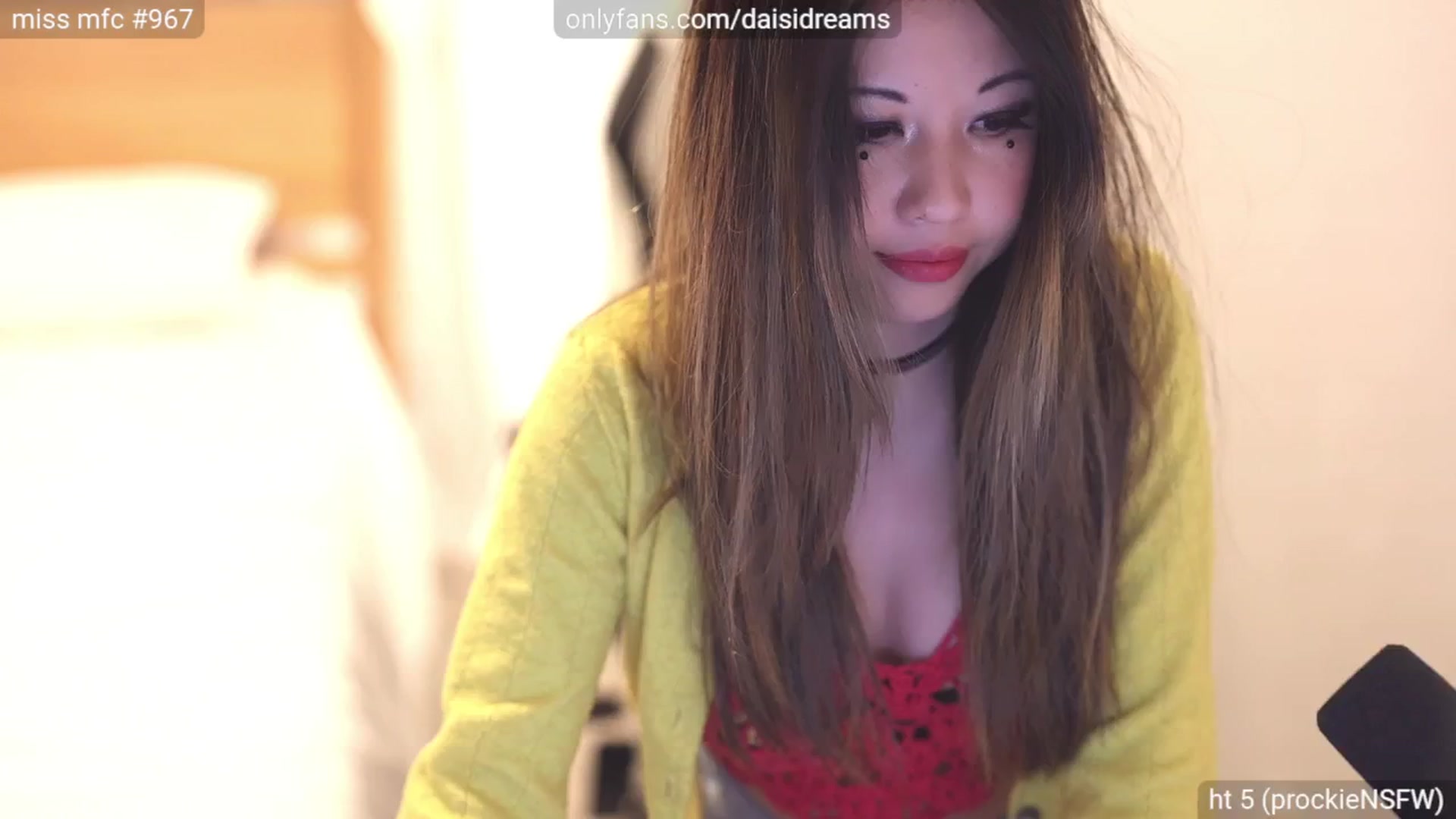 Gallery image thumbnail from daisii's myfreecams stream on, 08/17/2024, 01:41 image 6 of 20