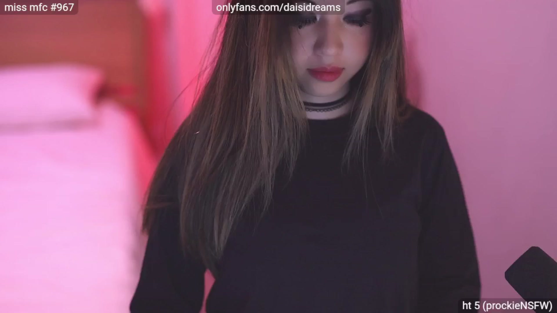 Gallery image thumbnail from daisii's myfreecams stream on, 08/17/2024, 01:41 image 14 of 20