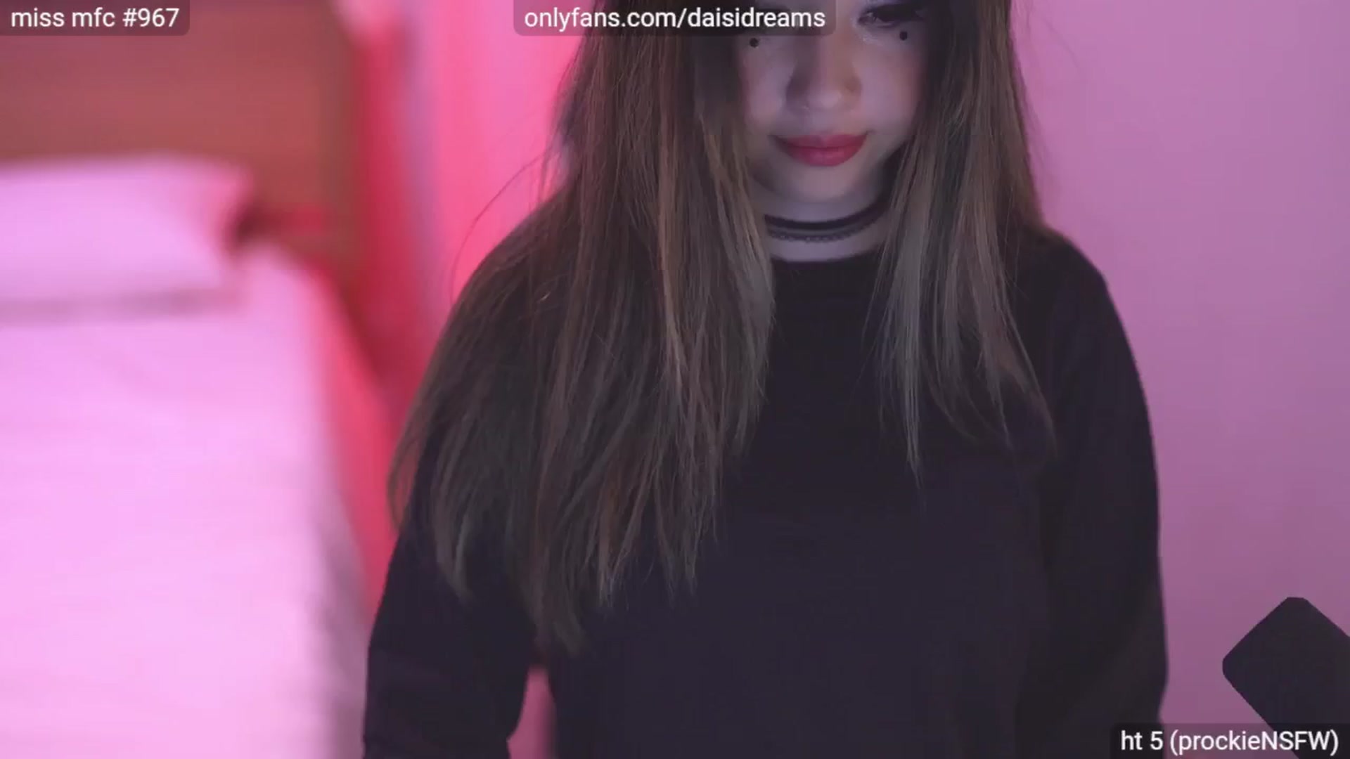 Gallery image thumbnail from daisii's myfreecams stream on, 08/17/2024, 01:41 image 15 of 20