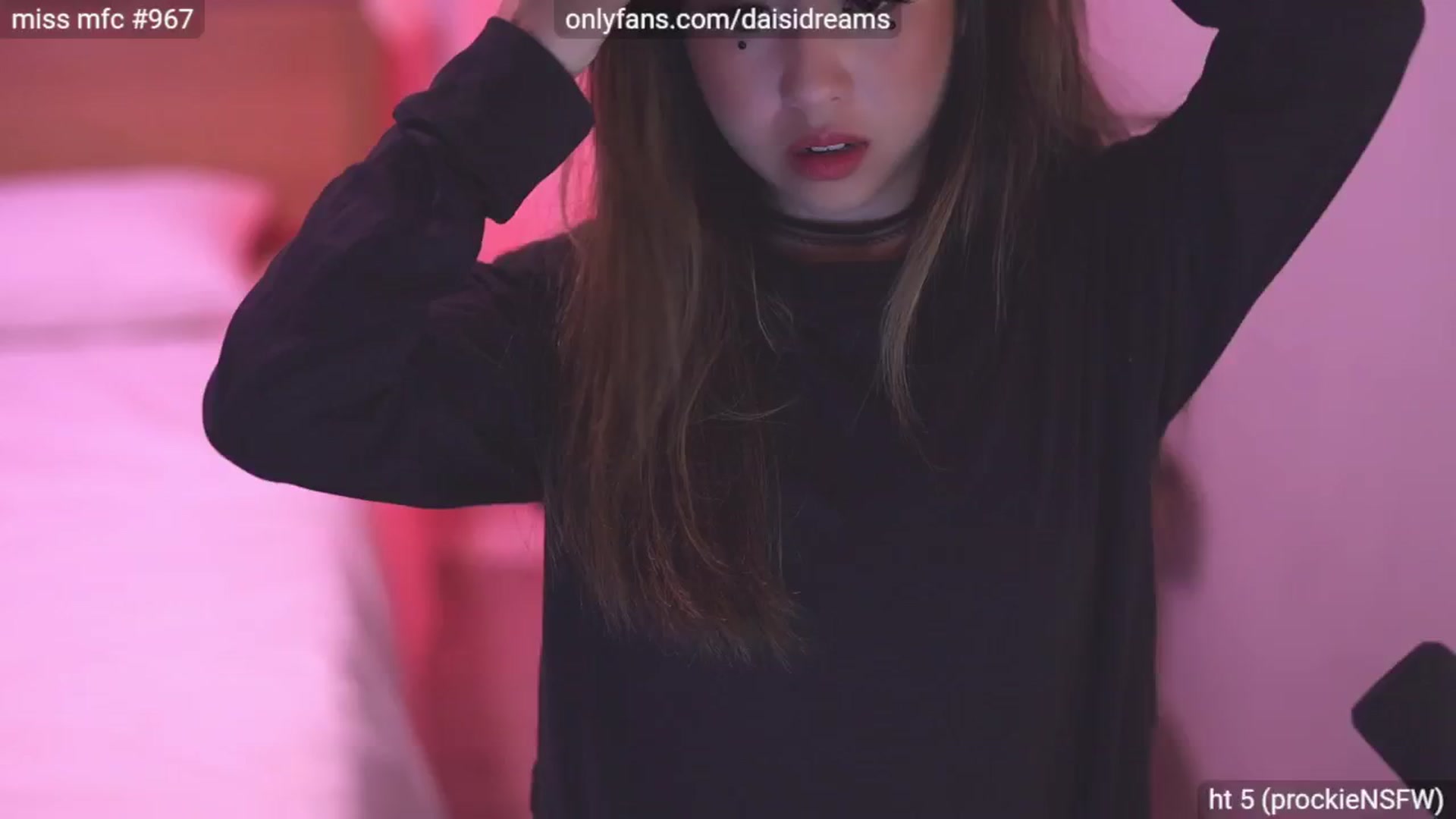 Gallery image thumbnail from daisii's myfreecams stream on, 08/17/2024, 01:41 image 20 of 20