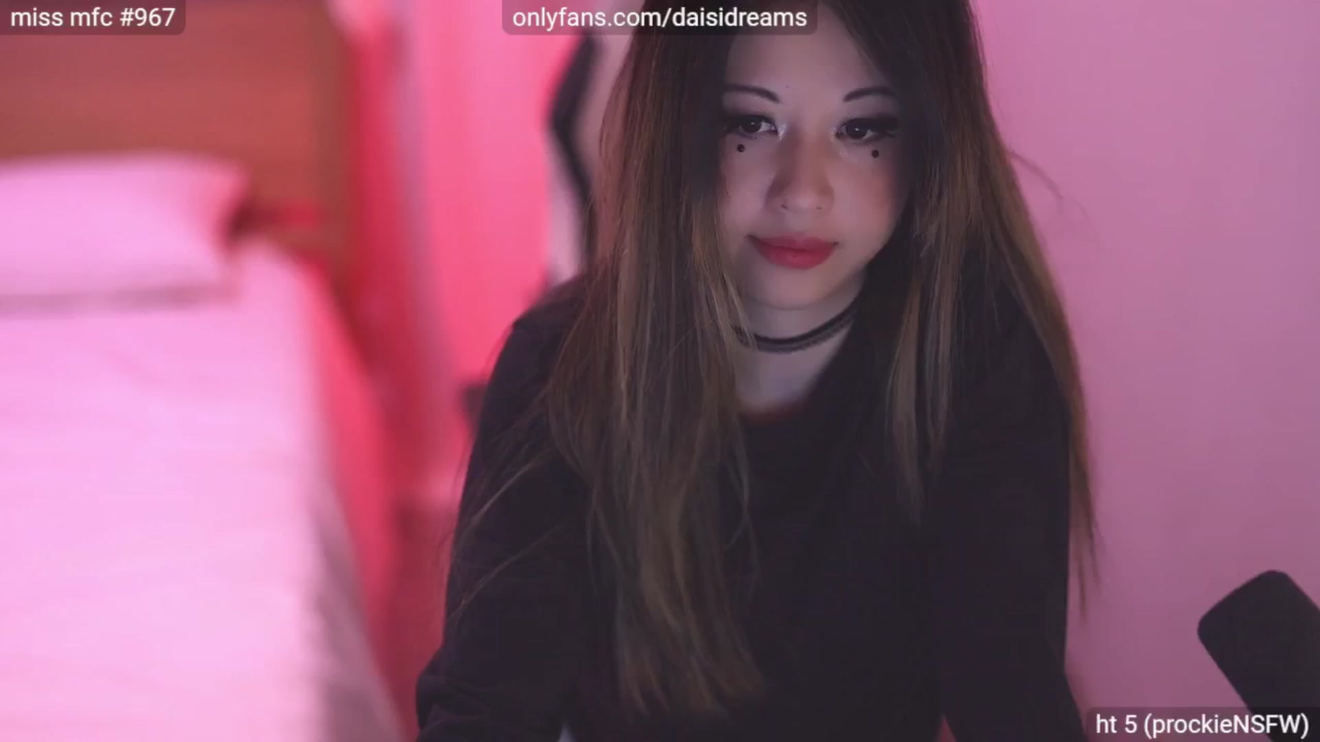 Gallery image thumbnail from daisii's myfreecams stream on, 08/17/2024, 01:41 image 18 of 20