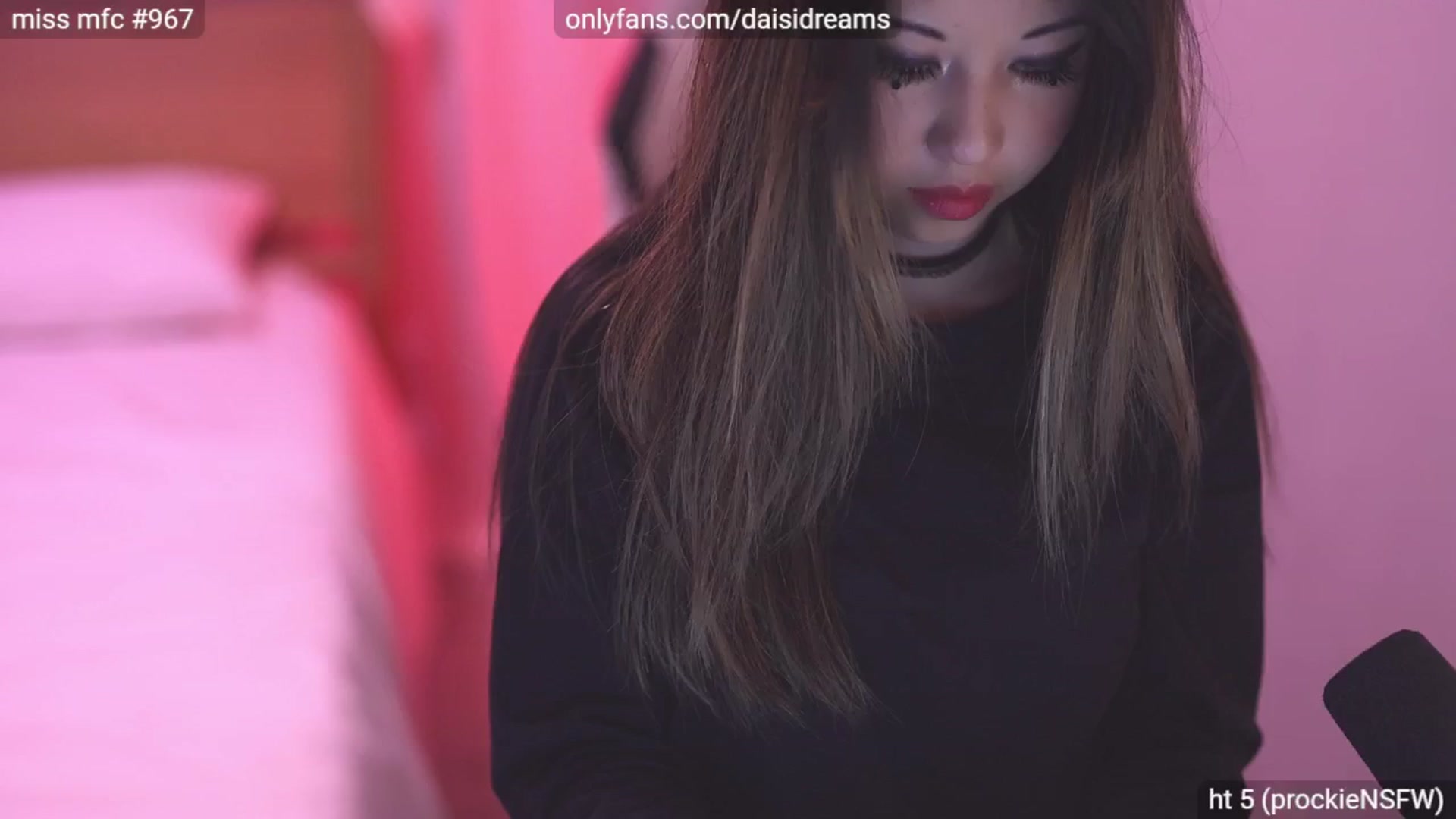Gallery image thumbnail from daisii's myfreecams stream on, 08/17/2024, 01:41 image 16 of 20