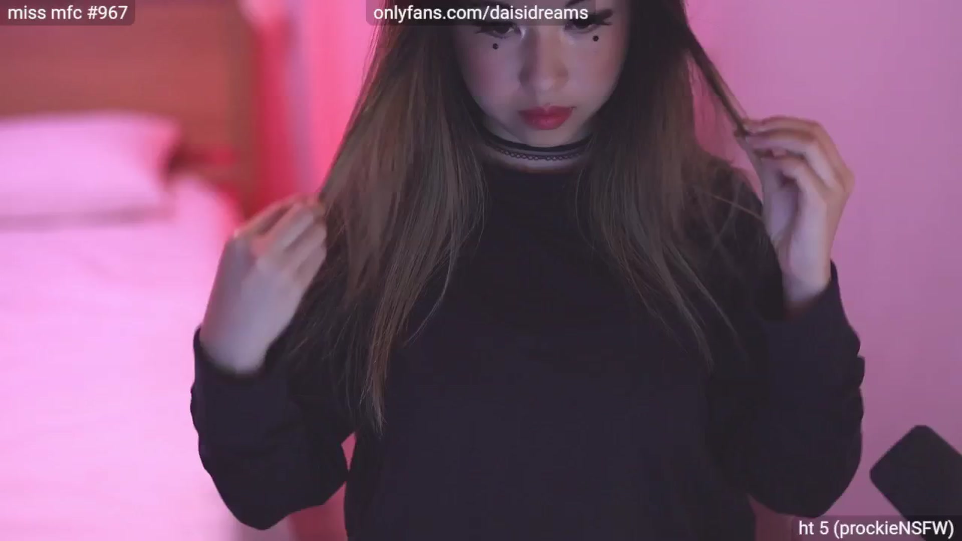 Gallery image thumbnail from daisii's myfreecams stream on, 08/17/2024, 01:41 image 13 of 20