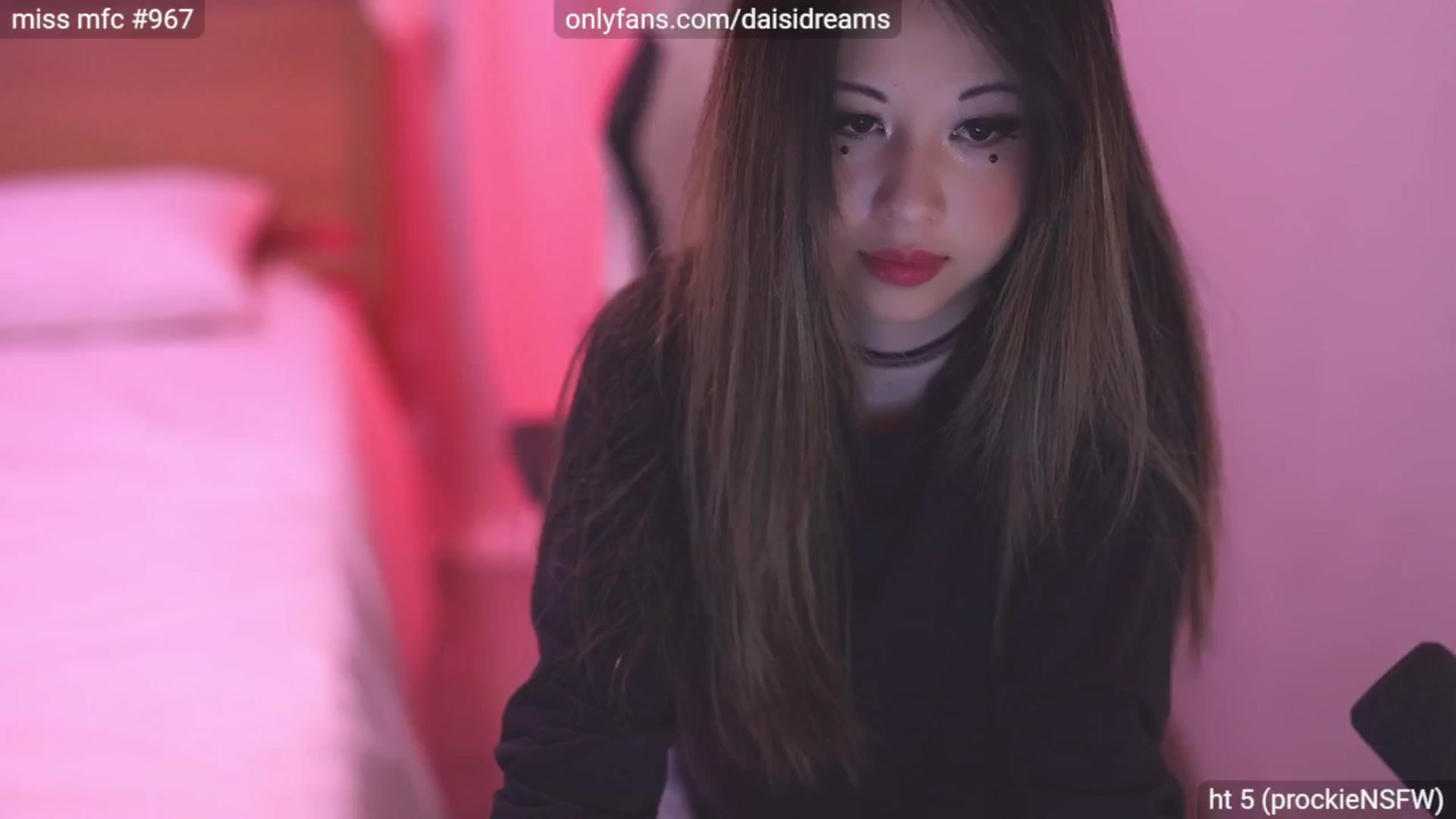 Gallery image thumbnail from daisii's myfreecams stream on, 08/17/2024, 01:41 image 19 of 20