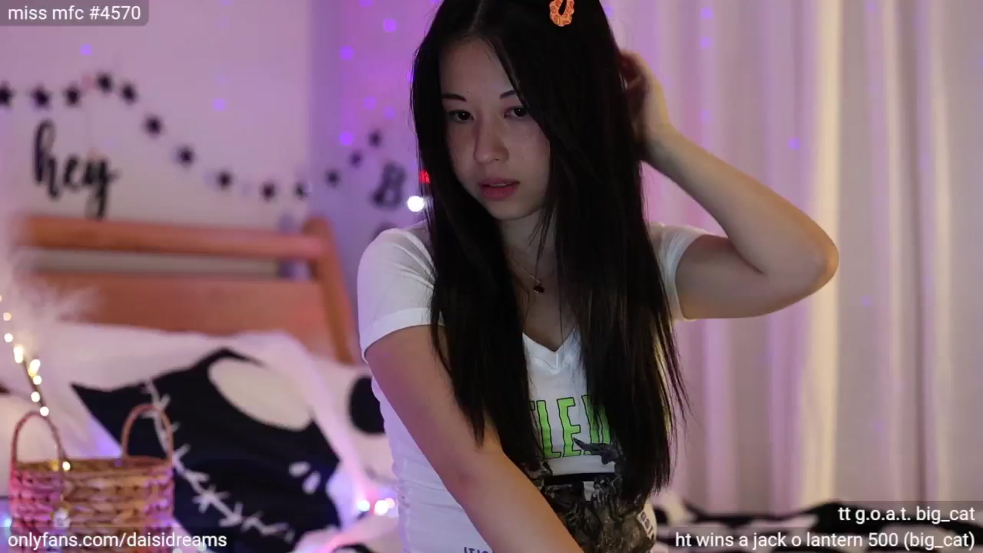 Gallery image thumbnail from daisii's myfreecams stream on, 10/06/2024, 06:07 image 4 of 20