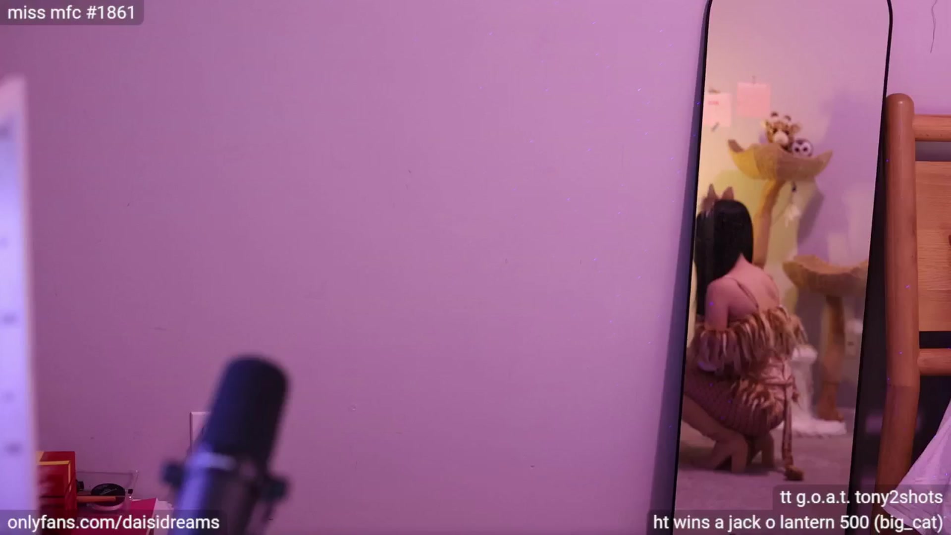 Gallery image thumbnail from daisii's myfreecams stream on, 10/07/2024, 03:27 image 14 of 20