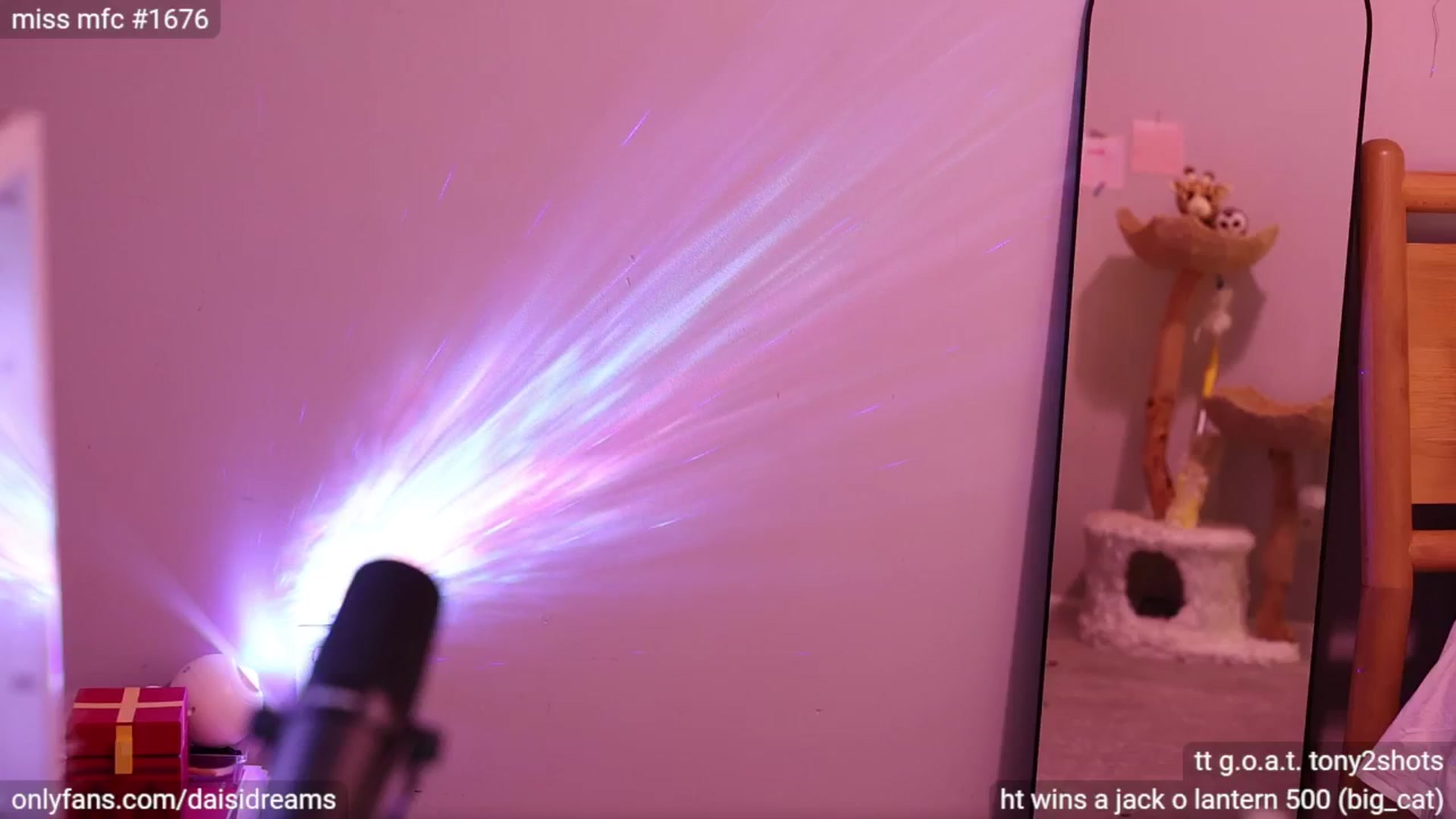 Gallery image thumbnail from daisii's myfreecams stream on, 10/07/2024, 05:31 image 2 of 20