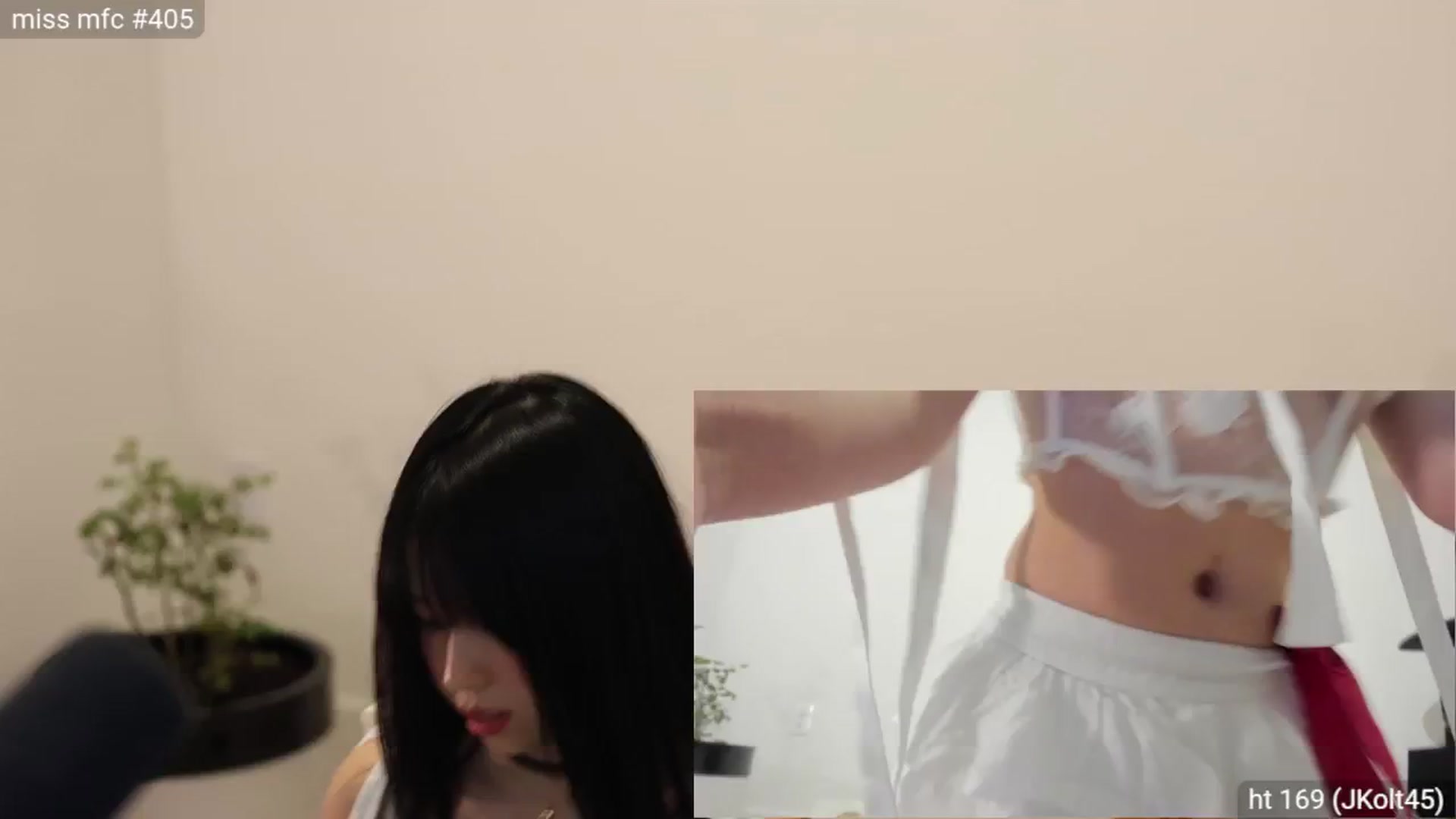 Gallery image thumbnail from daisii's myfreecams stream on, 12/28/2024, 02:52 image 13 of 20