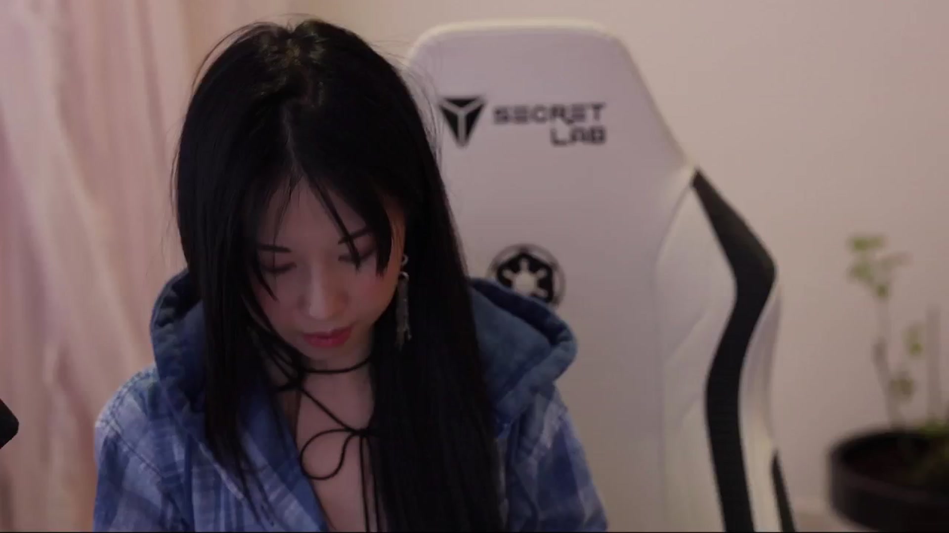 Gallery image thumbnail from daisii's myfreecams stream on, 01/06/2025, 04:47 image 5 of 20