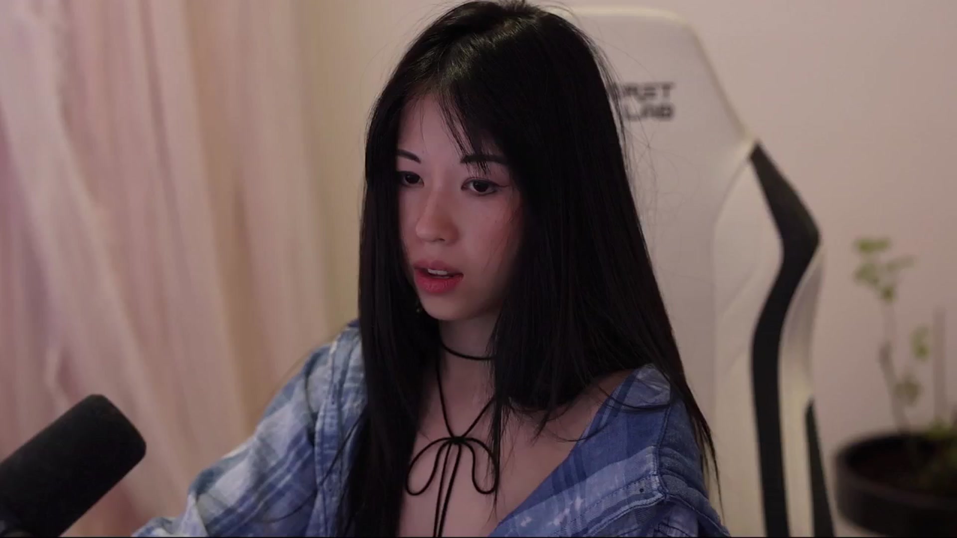 Gallery image thumbnail from daisii's myfreecams stream on, 01/06/2025, 04:47 image 14 of 20