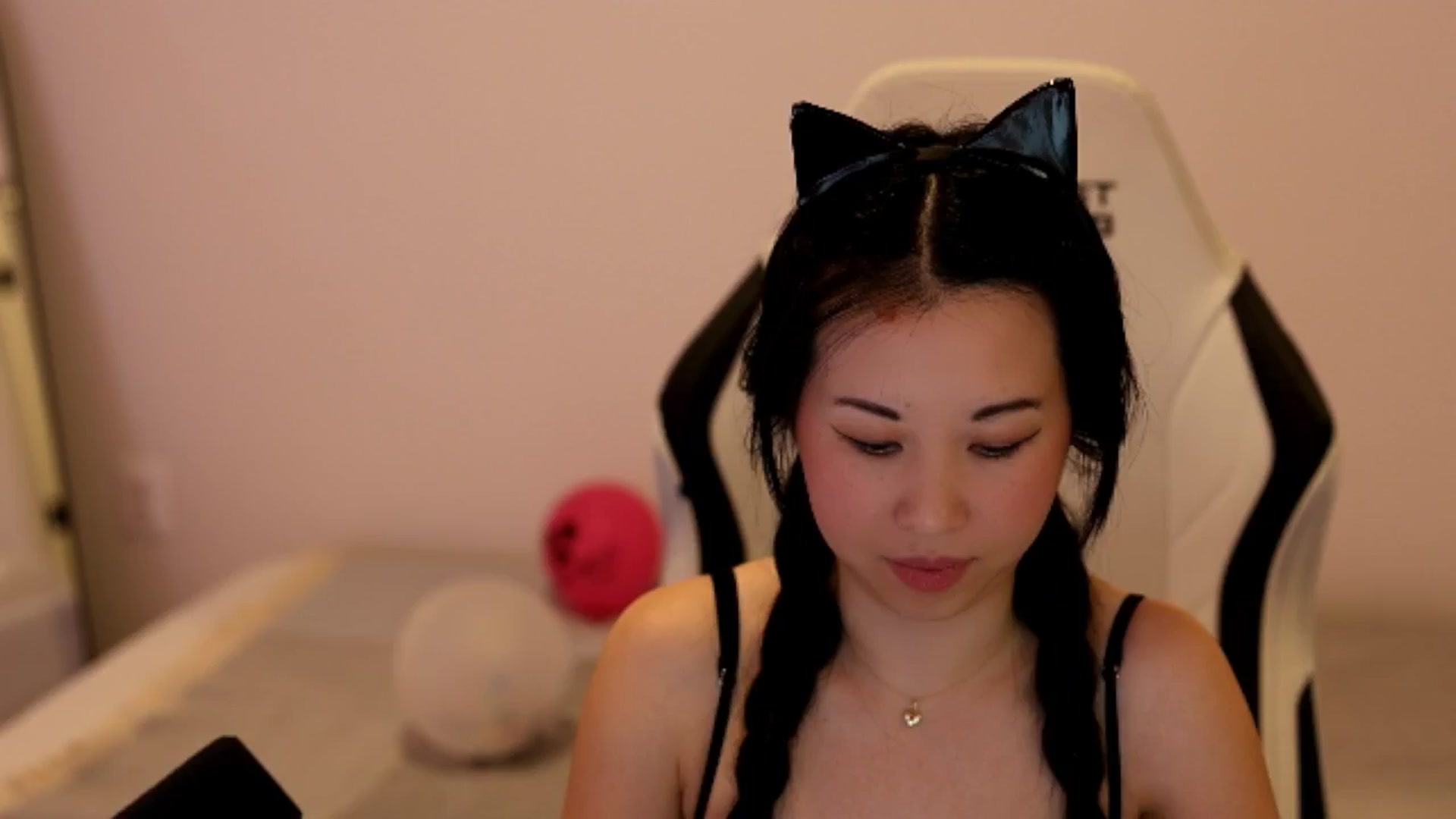 Gallery image thumbnail from daisipi3's myfreecams stream on, 03/15/2025, 07:09 image 1 of 20