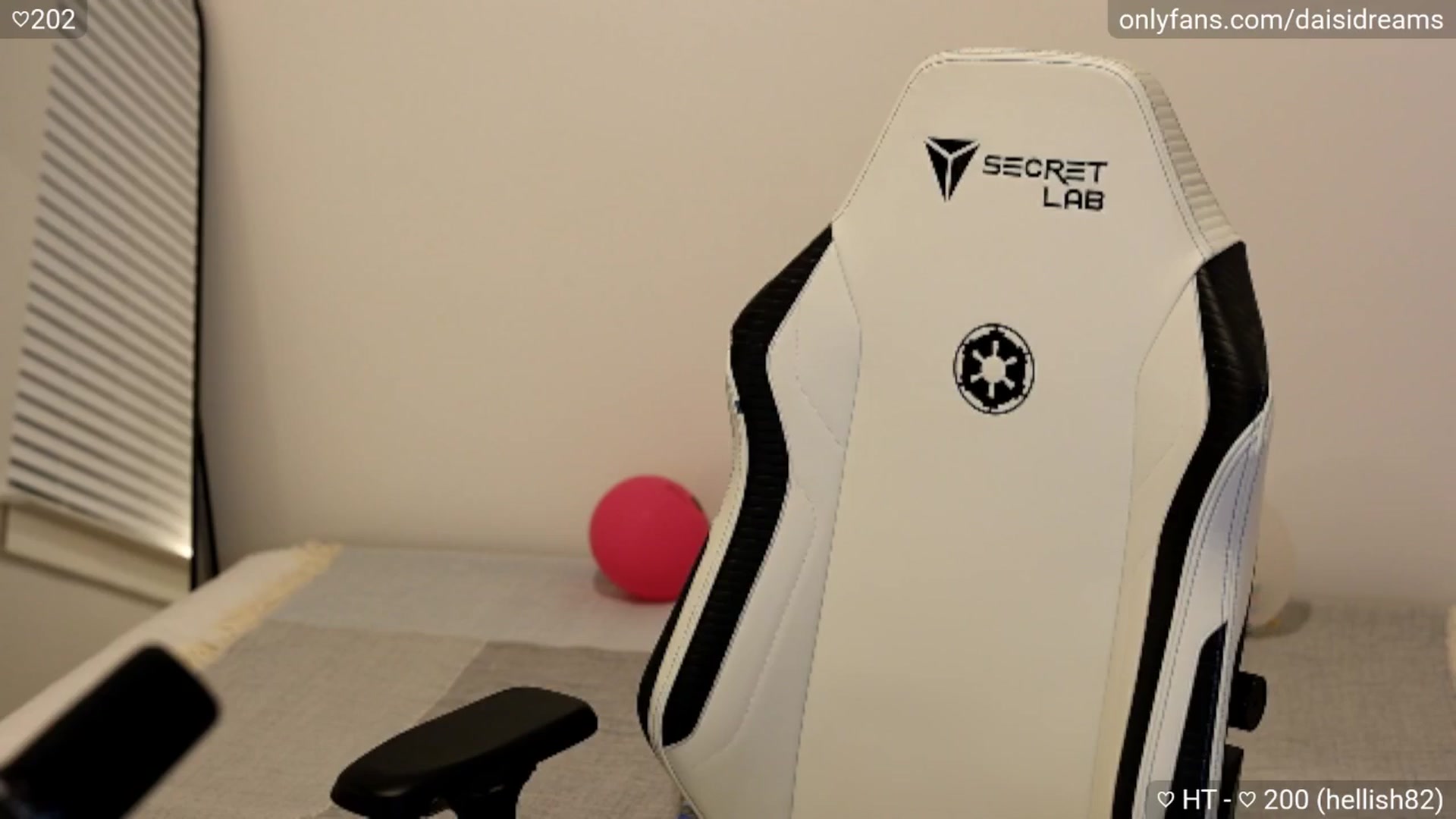 Gallery image thumbnail from daisipi3's myfreecams stream on, 03/20/2025, 05:13 image 2 of 20