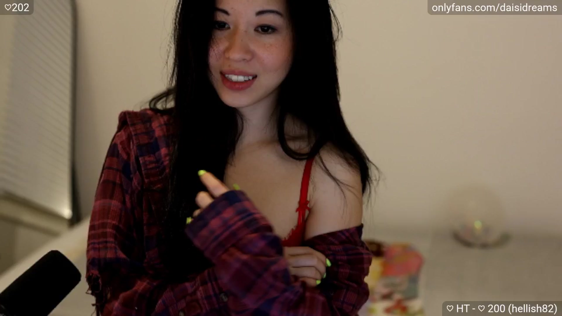 Gallery image thumbnail from daisipi3's myfreecams stream on, 03/20/2025, 05:13 image 5 of 20