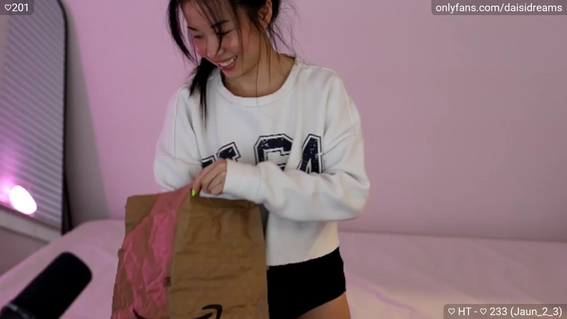 Gallery image thumbnail from daisipi3's myfreecams stream on, 03/21/2025, 04:21 image 9 of 20