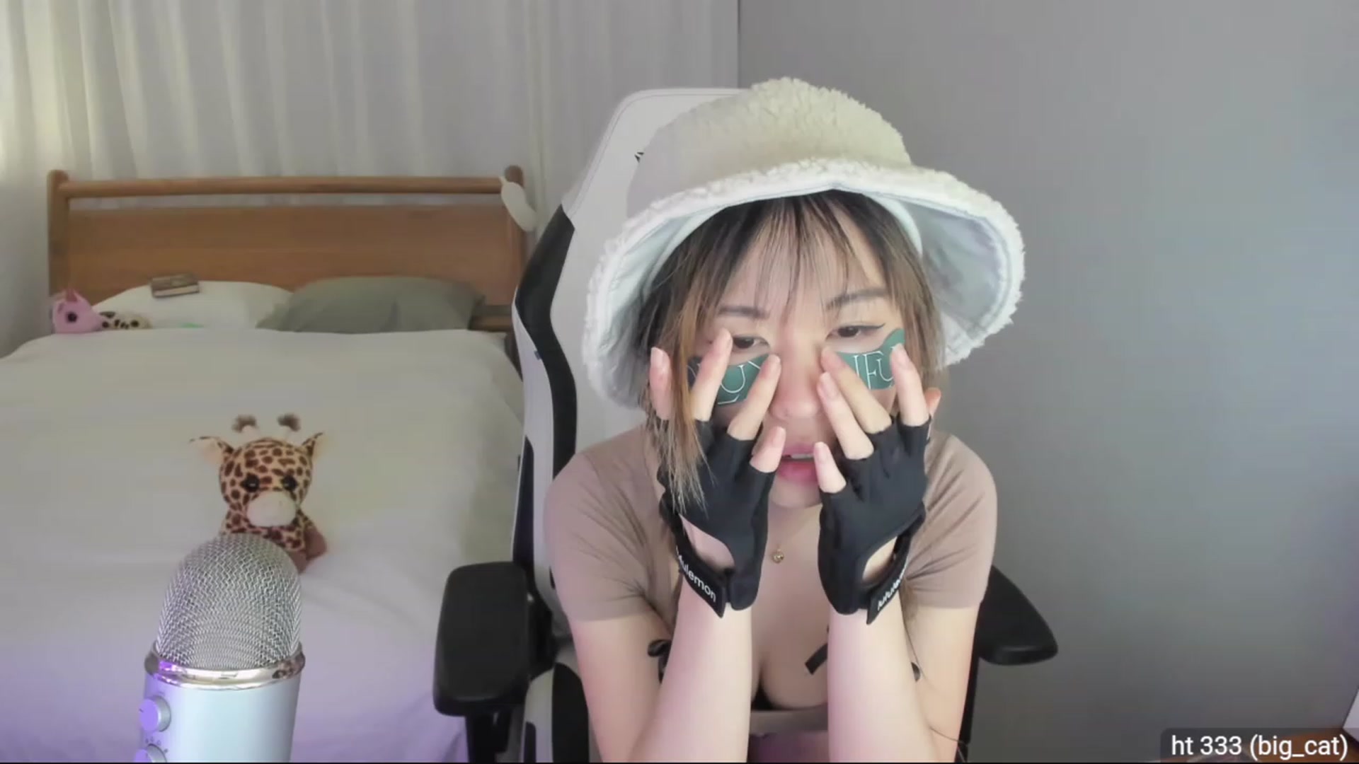 Gallery image thumbnail from daissss's myfreecams stream on, 01/19/2024, 01:26 image 10 of 20