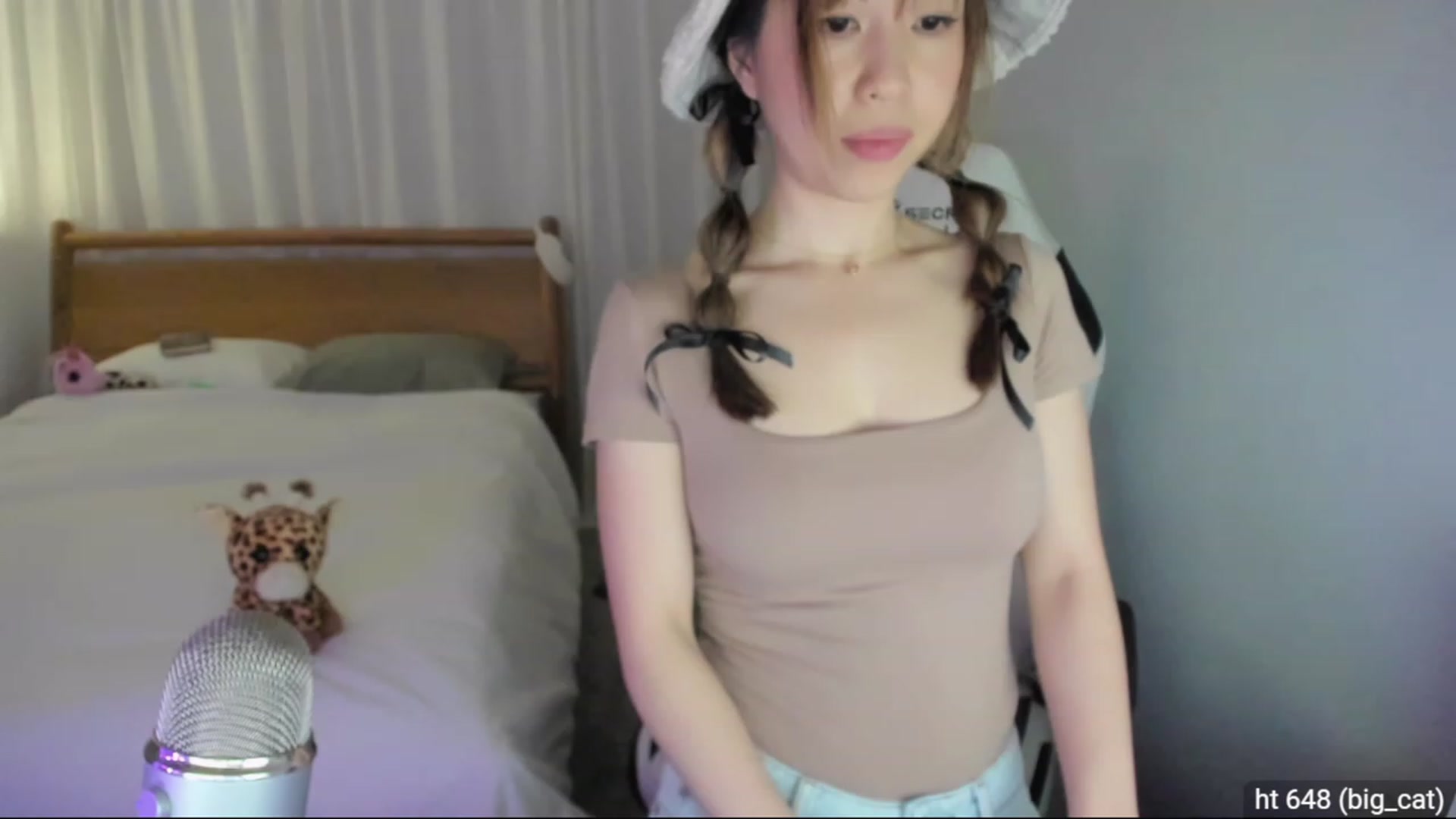 Gallery image thumbnail from daissss's myfreecams stream on, 01/19/2024, 01:26 image 17 of 20