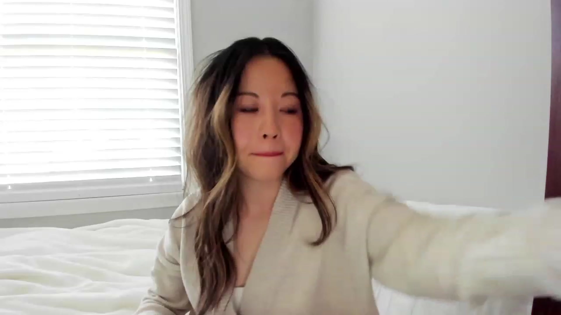 Gallery image thumbnail from daisypi3's myfreecams stream on, 12/15/2022, 20:37 image 8 of 20