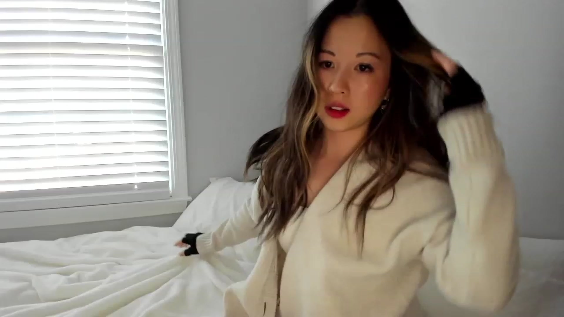 Gallery image thumbnail from daisypi3's myfreecams stream on, 12/15/2022, 20:58 image 17 of 20